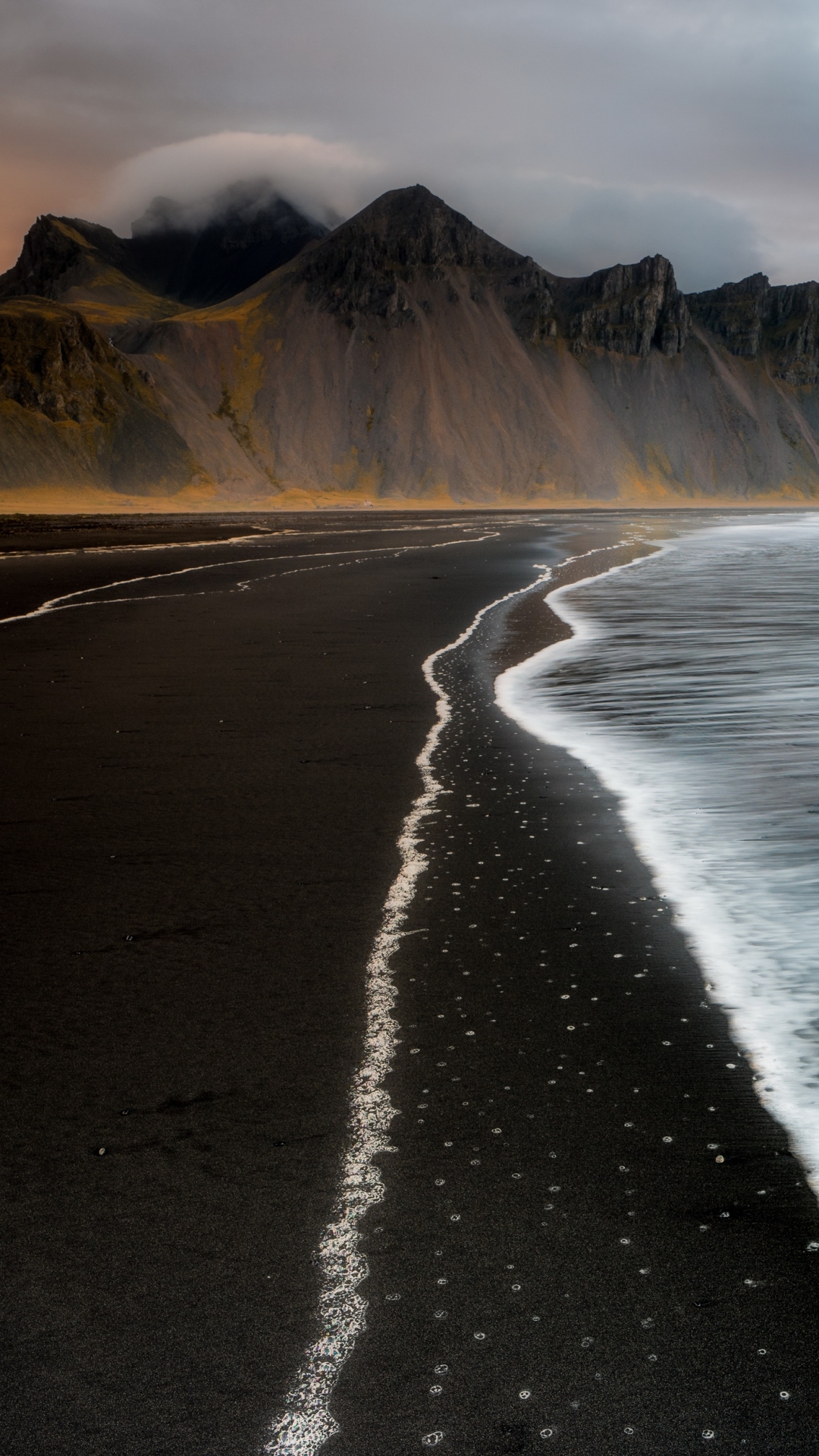 Скачать картинку Природа, Горы, Пляж, Песок, Гора, Исландия, Земля/природа, Мыло, Вестрахорн в телефон бесплатно.