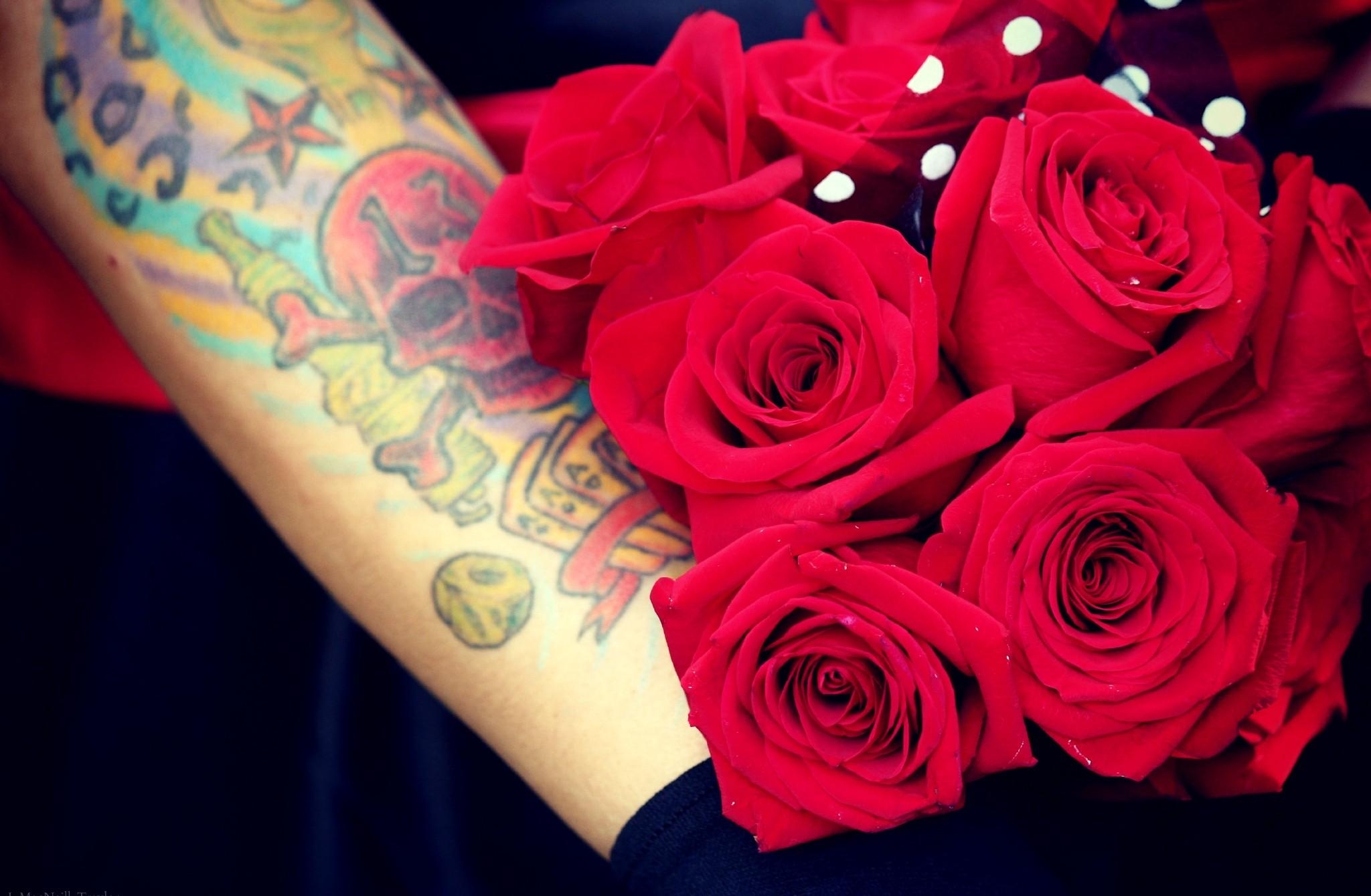 Download mobile wallpaper Bouquet, Flowers, Hand, Bright, Roses, Tattoo for free.