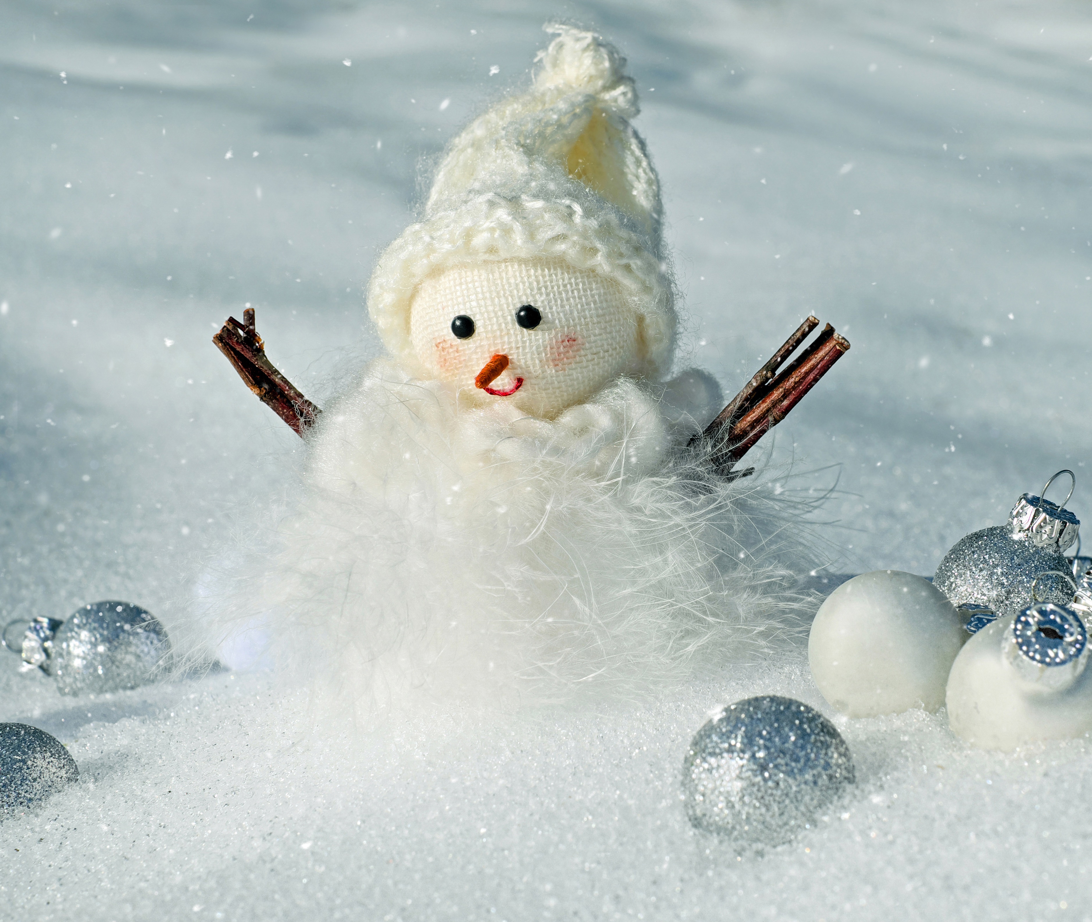 Скачать картинку Снег, Рождество, Игрушка, Снеговик, Фотографии, Безделушка в телефон бесплатно.
