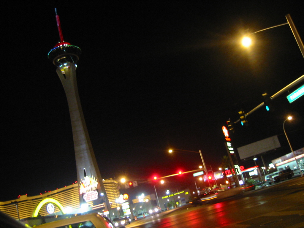 Скачать картинку Ночь, Город, Сделано Человеком, Лас Вегас в телефон бесплатно.