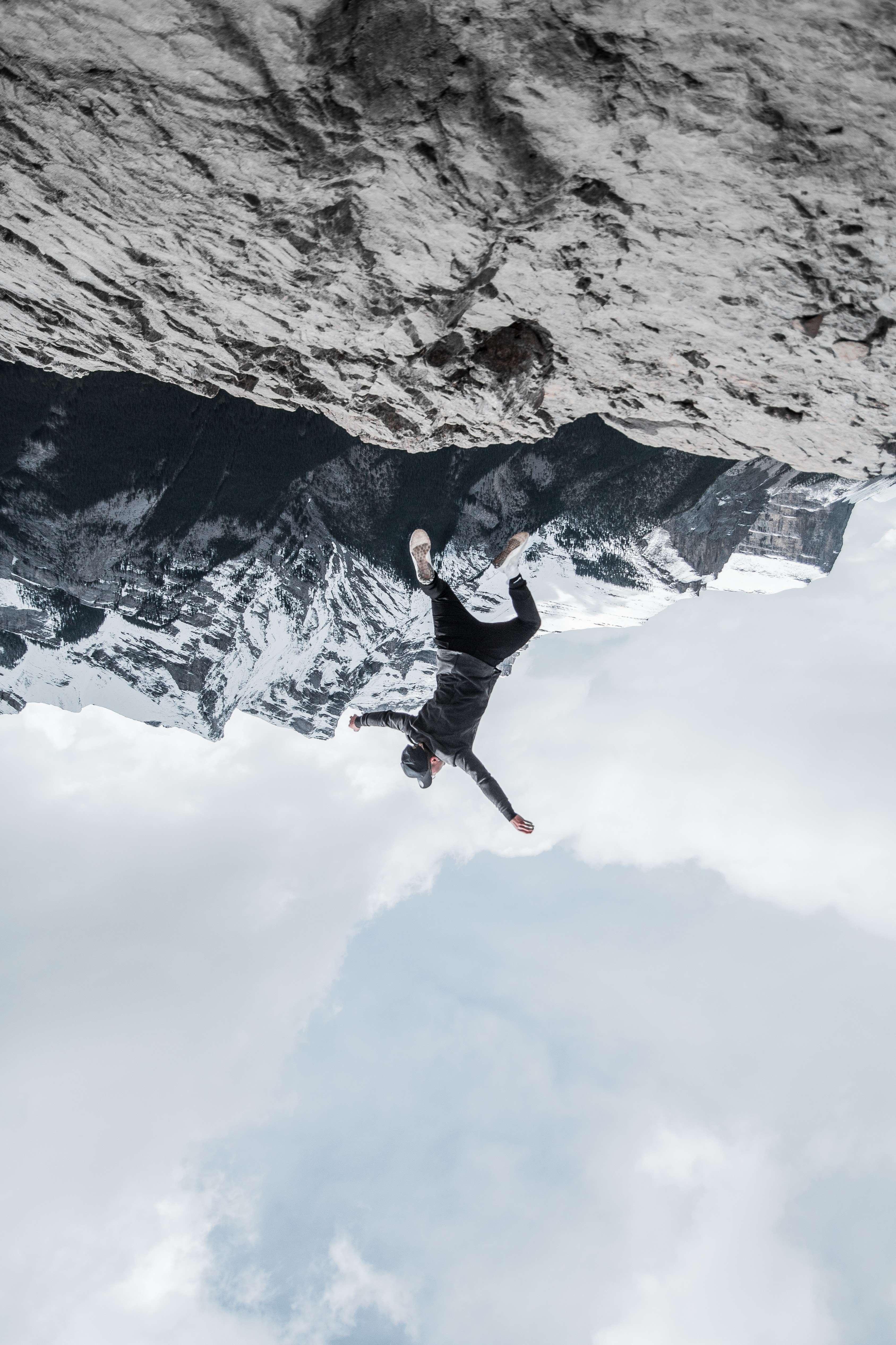 Free download wallpaper Mountains, Miscellanea, Miscellaneous, Human, Person, Fall, Bounce, Jump, Illusion on your PC desktop