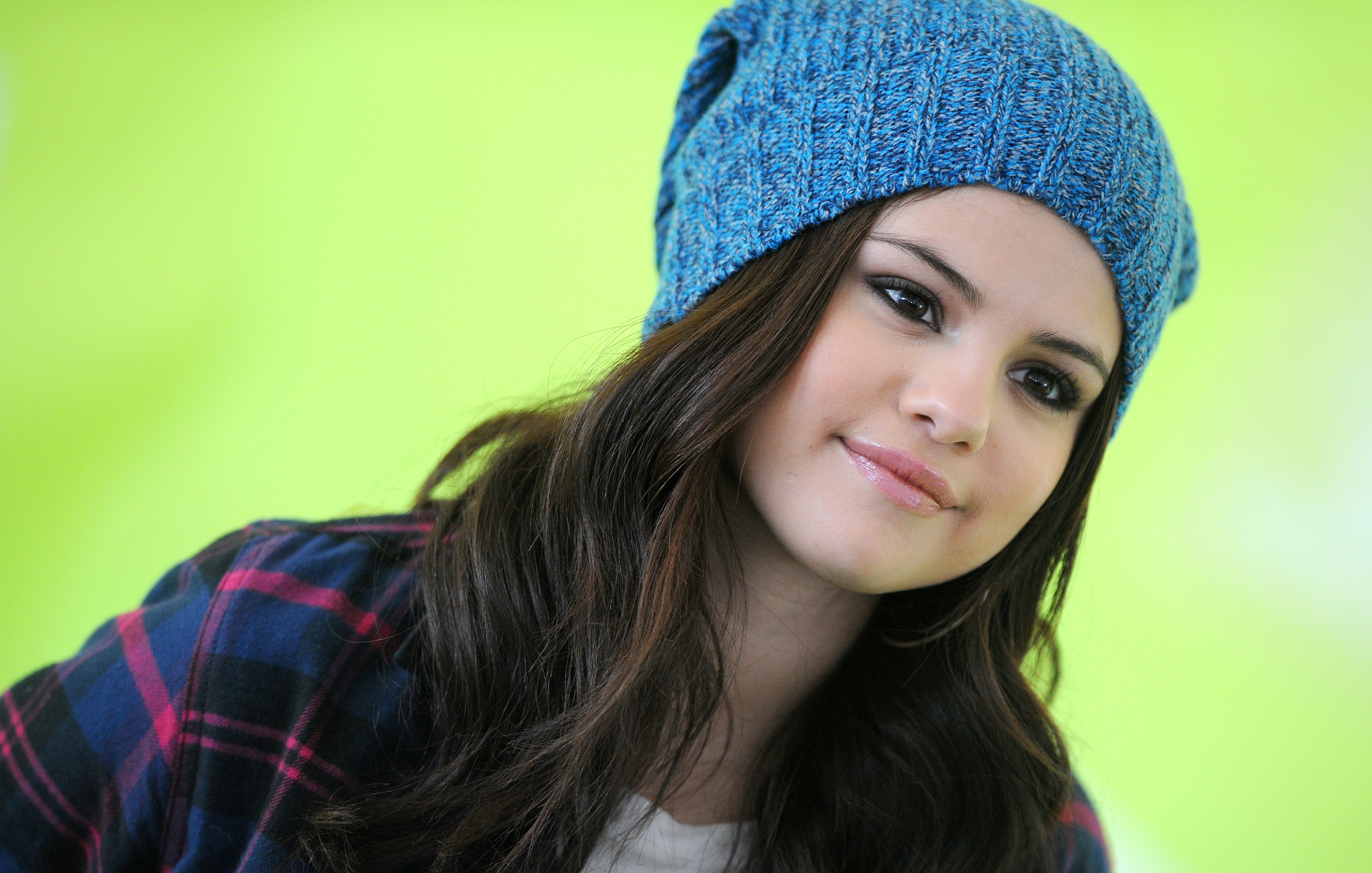 Download mobile wallpaper Music, Selena Gomez, Singer, Hat, Brunette, American, Brown Eyes for free.