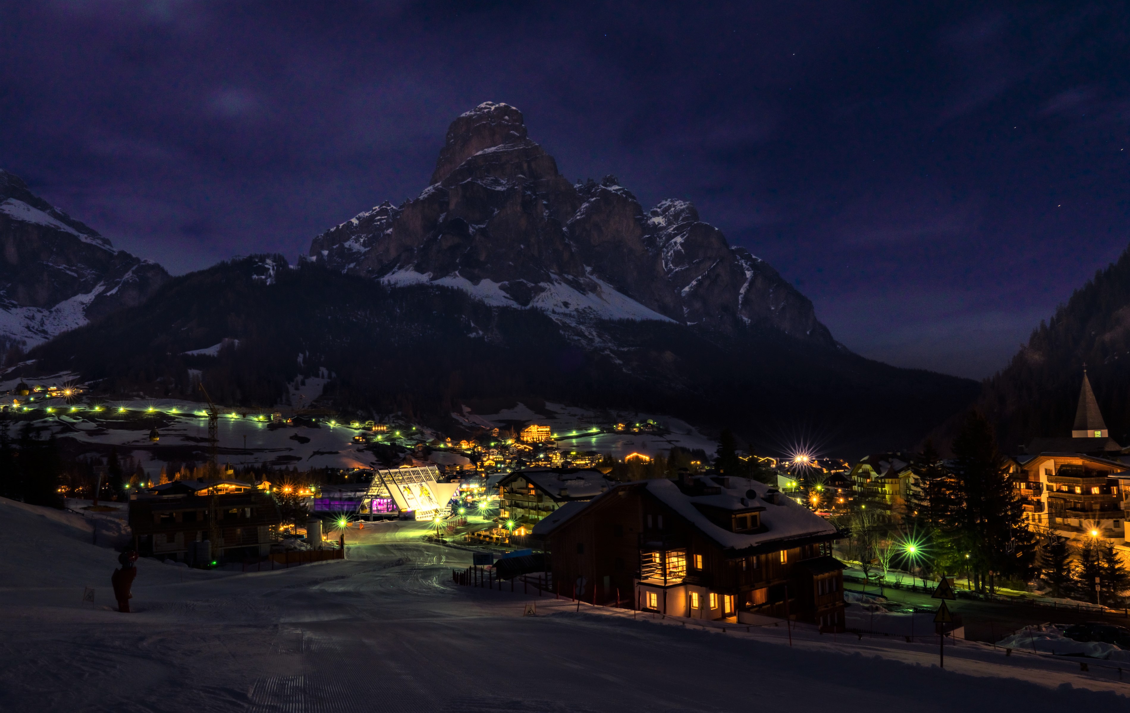 Descarga gratuita de fondo de pantalla para móvil de Invierno, Nieve, Luz, Casa, Pueblo, Pueblos, Hecho Por El Hombre.