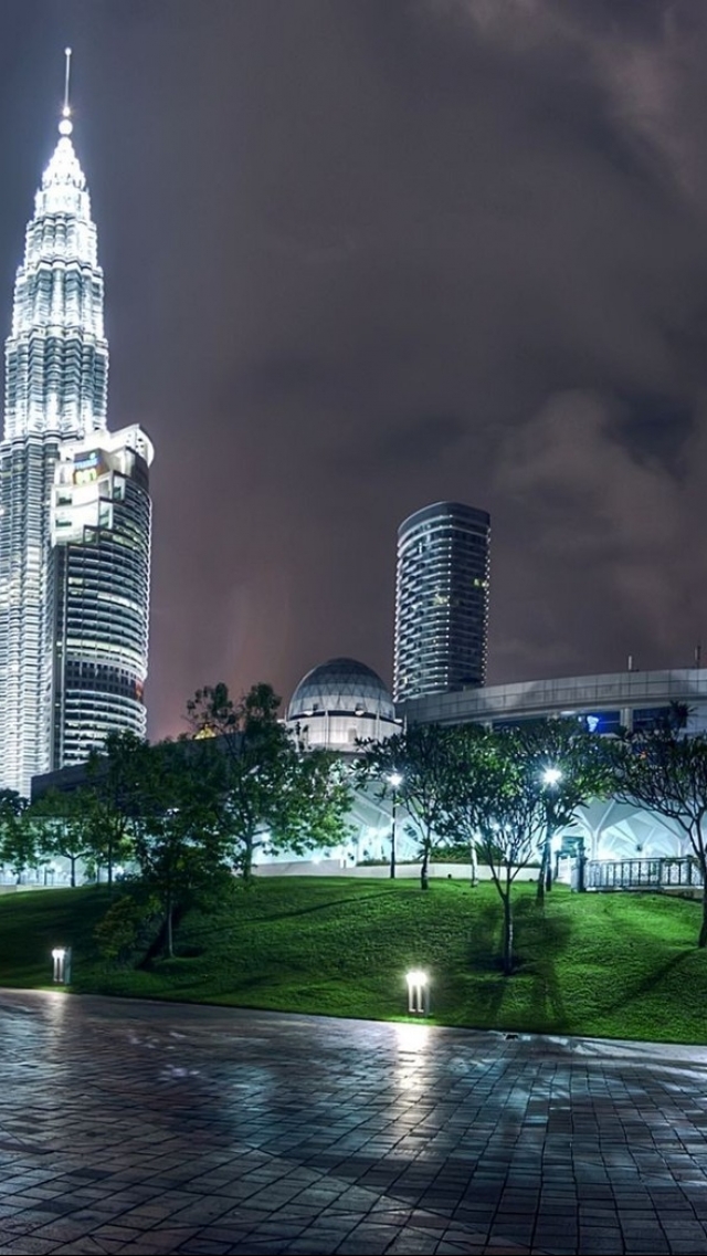 1201829 скачать обои сделано человеком, башни петронас, город, малайзия, куала лумпур, высотный, небоскреб, небоскрёб, вечер, свет, легкий, страна, здание, строительство, ночь, пейзаж, ландшафт - заставки и картинки бесплатно