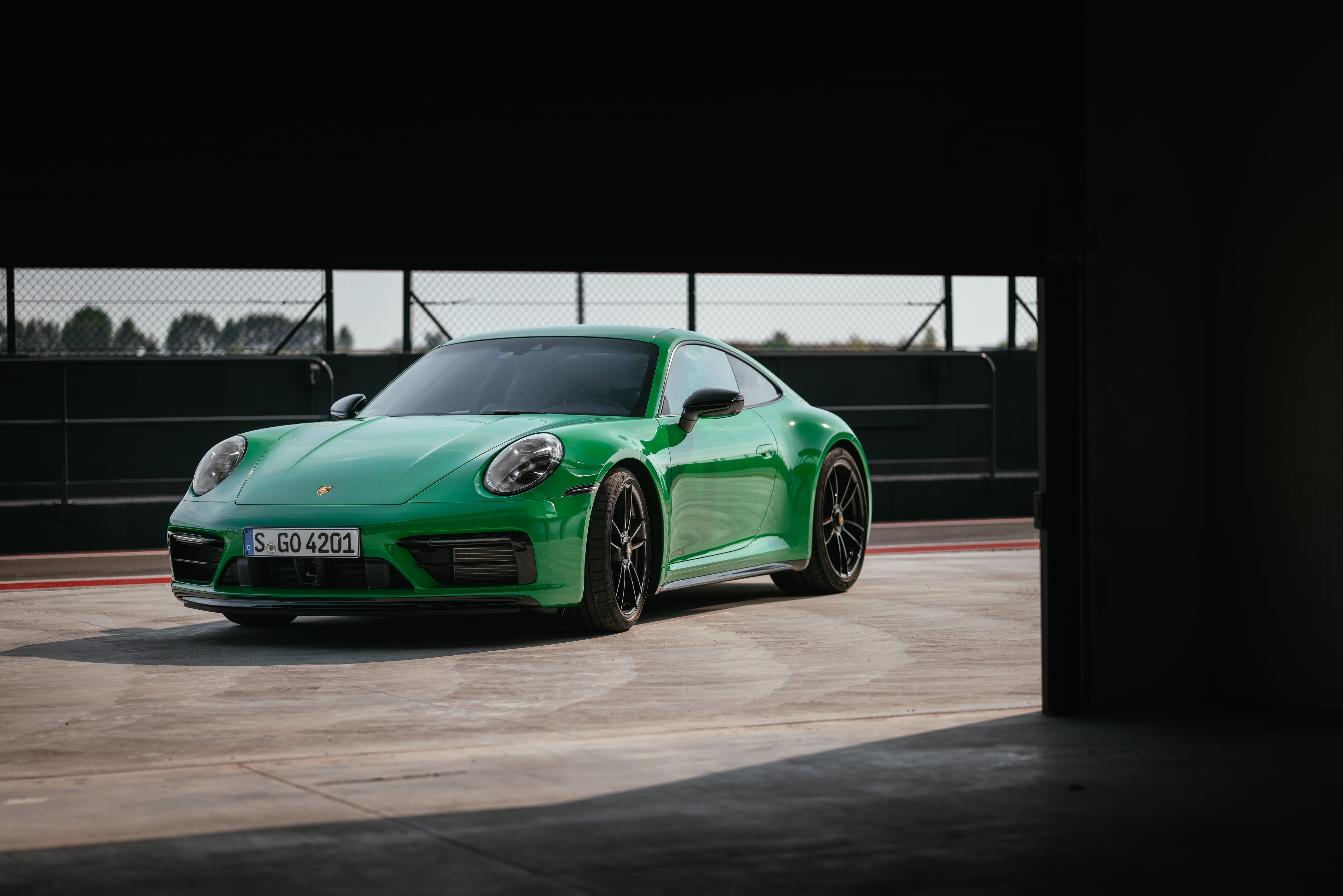 Descarga gratuita de fondo de pantalla para móvil de Porsche, Porsche 911, Vehículos, Porsche 911 Carrera Gts.