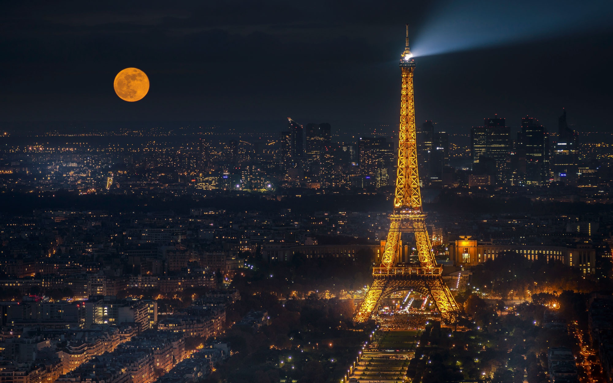 Téléchargez gratuitement l'image Nuit, Lune, Paris, Tour Eiffel, Ville, Bâtiment, France, Paysage Urbain, Les Monuments, Construction Humaine sur le bureau de votre PC