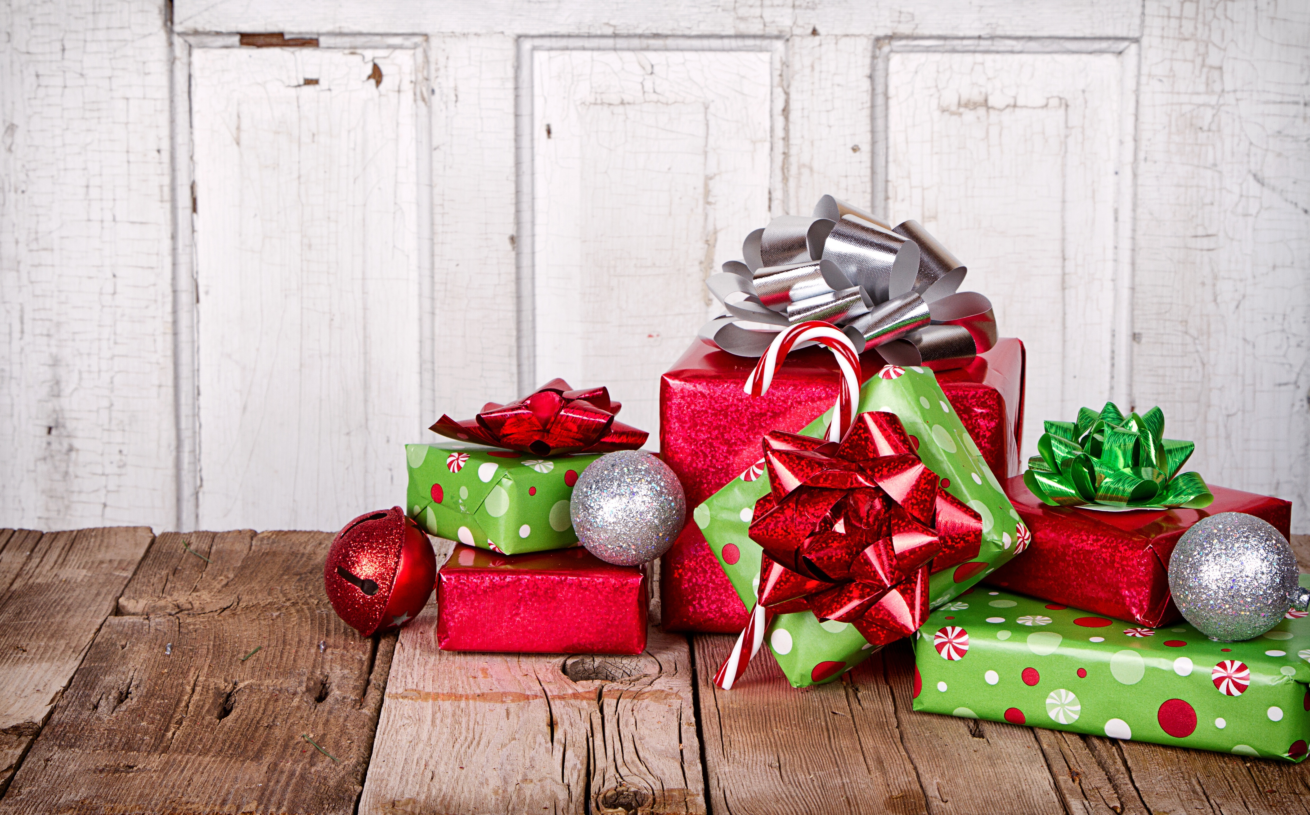 Handy-Wallpaper Feiertage, Weihnachten, Geschenk, Weihnachtsschmuck, Zuckerstange kostenlos herunterladen.