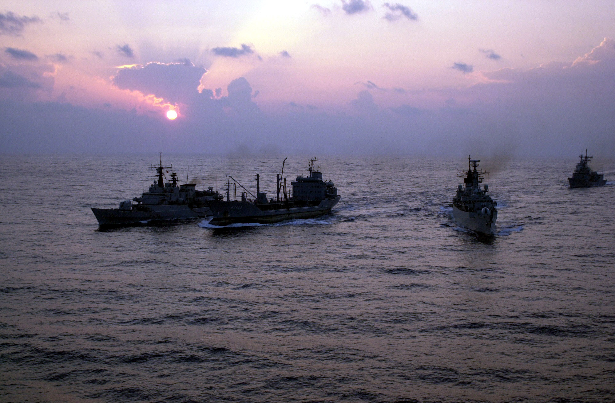 521139 descargar imagen buques de guerra, militar, barco, océano, sol: fondos de pantalla y protectores de pantalla gratis
