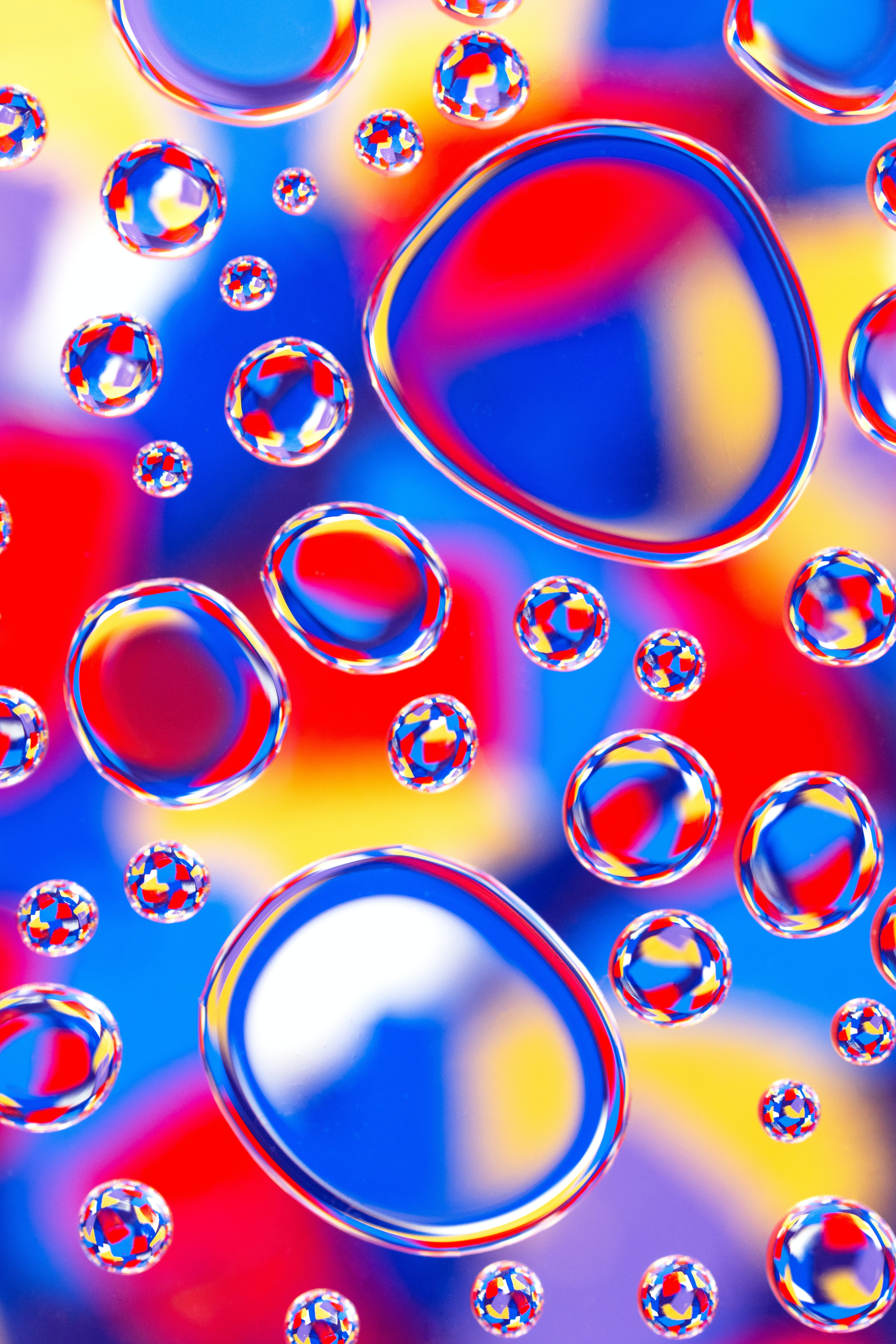 Скачать картинку Отражение, Вода, Форма, Пузыри, Абстракция, Разноцветный в телефон бесплатно.
