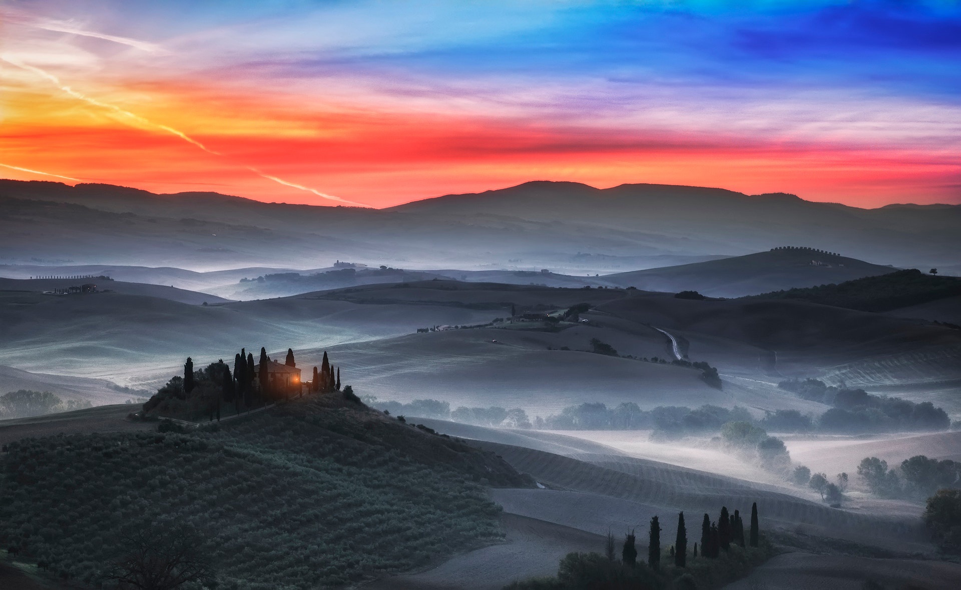Скачать картинку Италия, Туман, Ландшафт, Фотографии, Тоскана, Восход Солнца в телефон бесплатно.