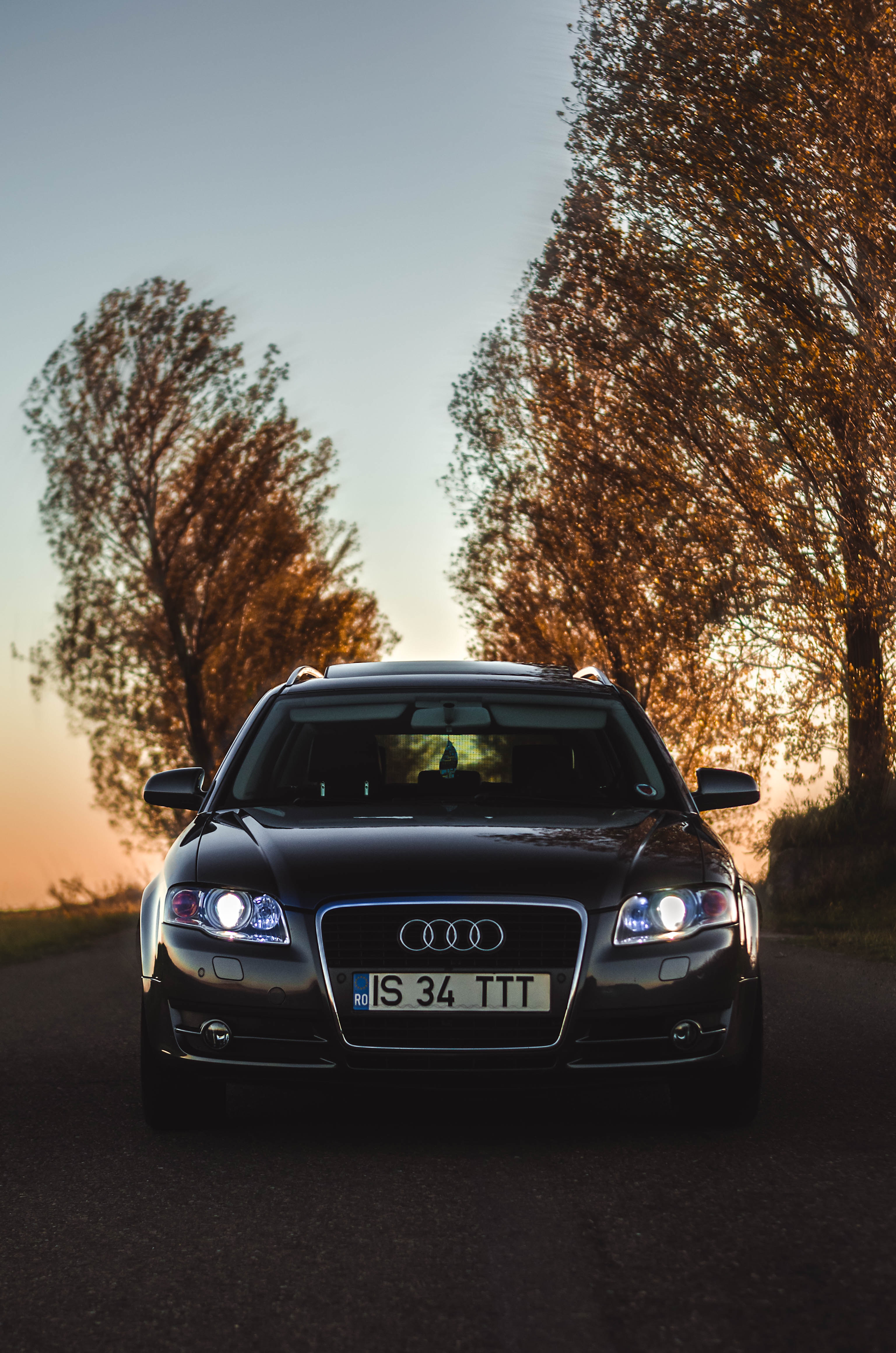 Download mobile wallpaper Road, Car, Audi Q7, Cars, Front View, Audi for free.