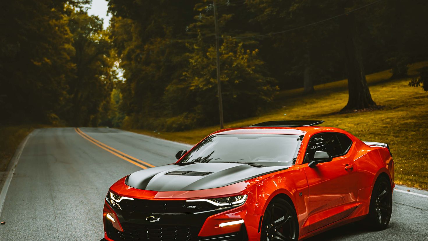 Pretty Red Chevrolet Camaro Sports Car Wallpaper