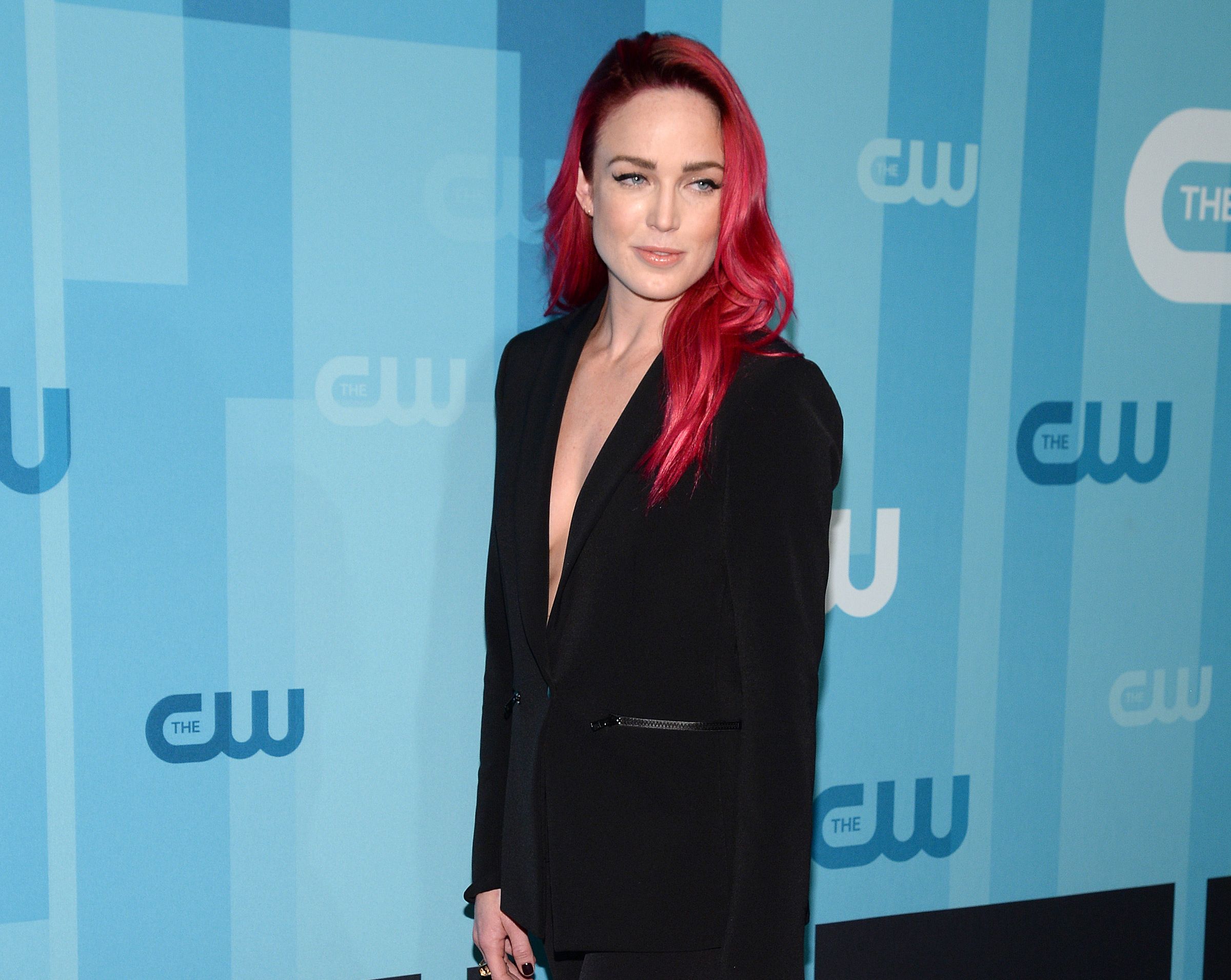 Download mobile wallpaper Blue Eyes, American, Pink Hair, Celebrity, Actress, Caity Lotz for free.
