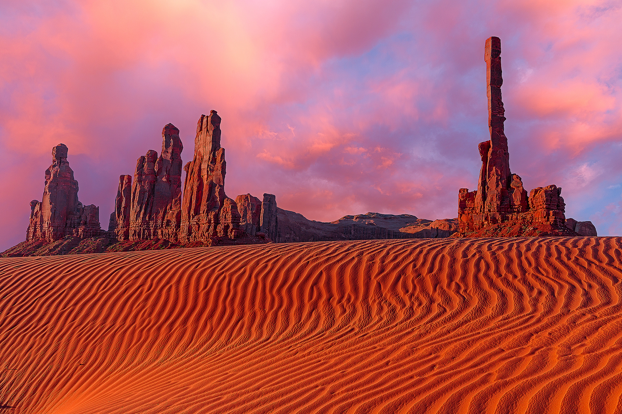 Download mobile wallpaper Sunset, Sand, Desert, Earth, Monument Valley for free.