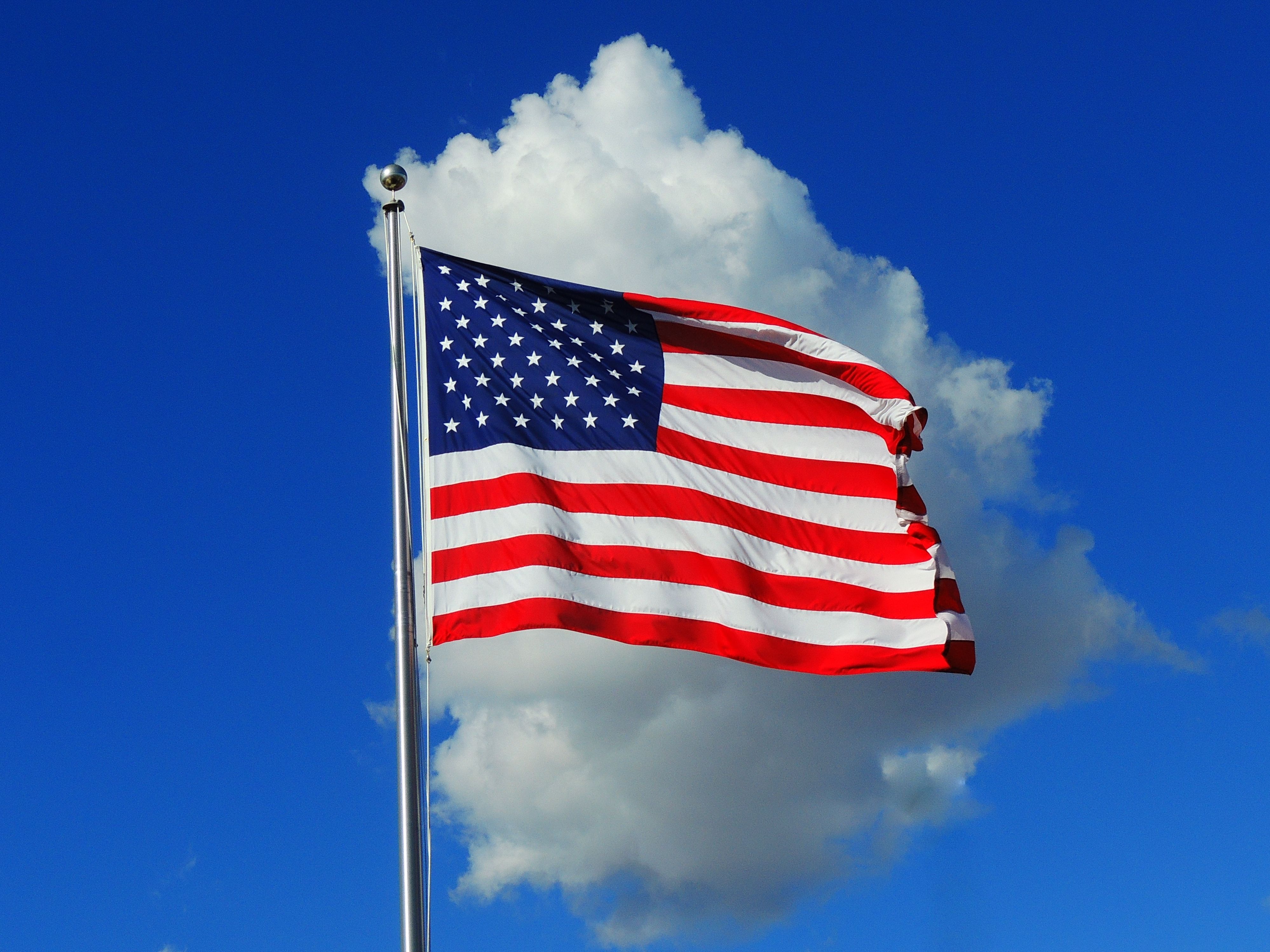 370286 скачать картинку американский флаг, сделано человеком, синий, облака, флаг, небо, флаги - обои и заставки бесплатно