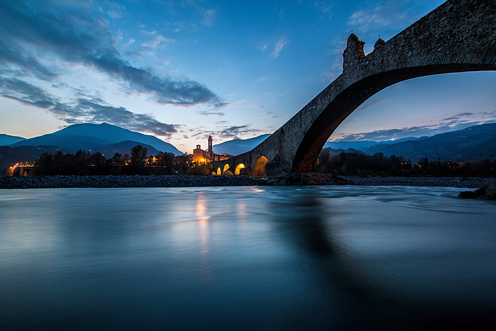 Laden Sie das Italien, Fluss, Brücke, Abend, Brücken, Menschengemacht-Bild kostenlos auf Ihren PC-Desktop herunter