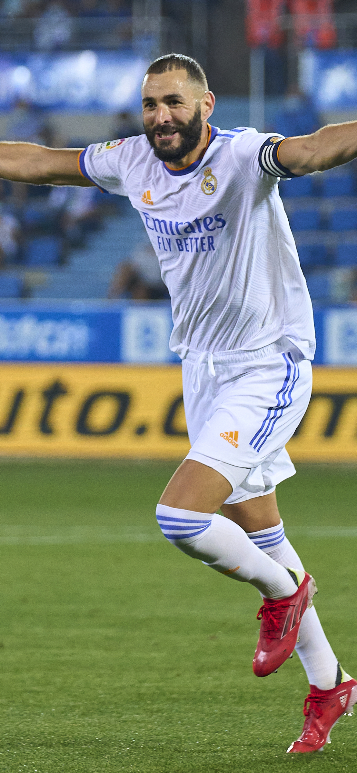 Download mobile wallpaper Sports, Soccer, Real Madrid C F, Karim Benzema for free.