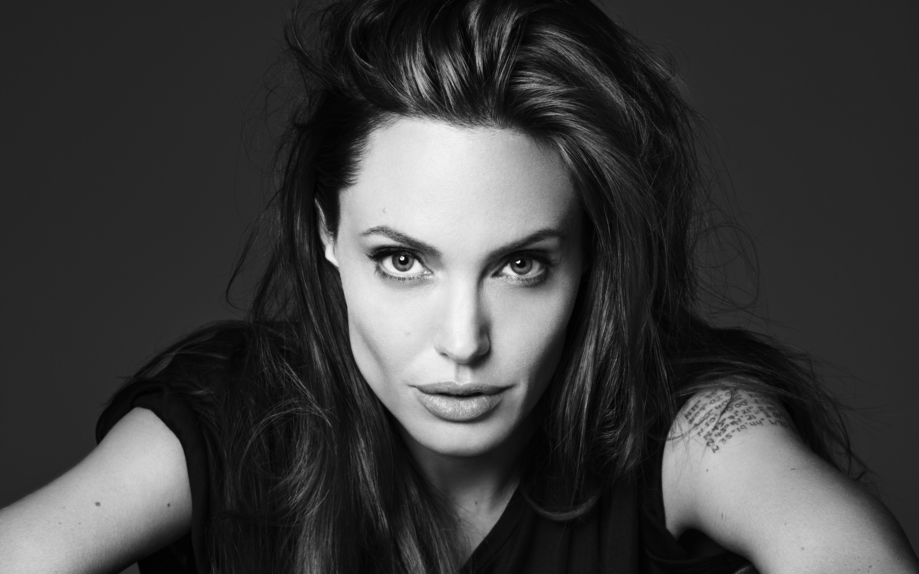 Download mobile wallpaper Angelina Jolie, Monochrome, Celebrity for free.