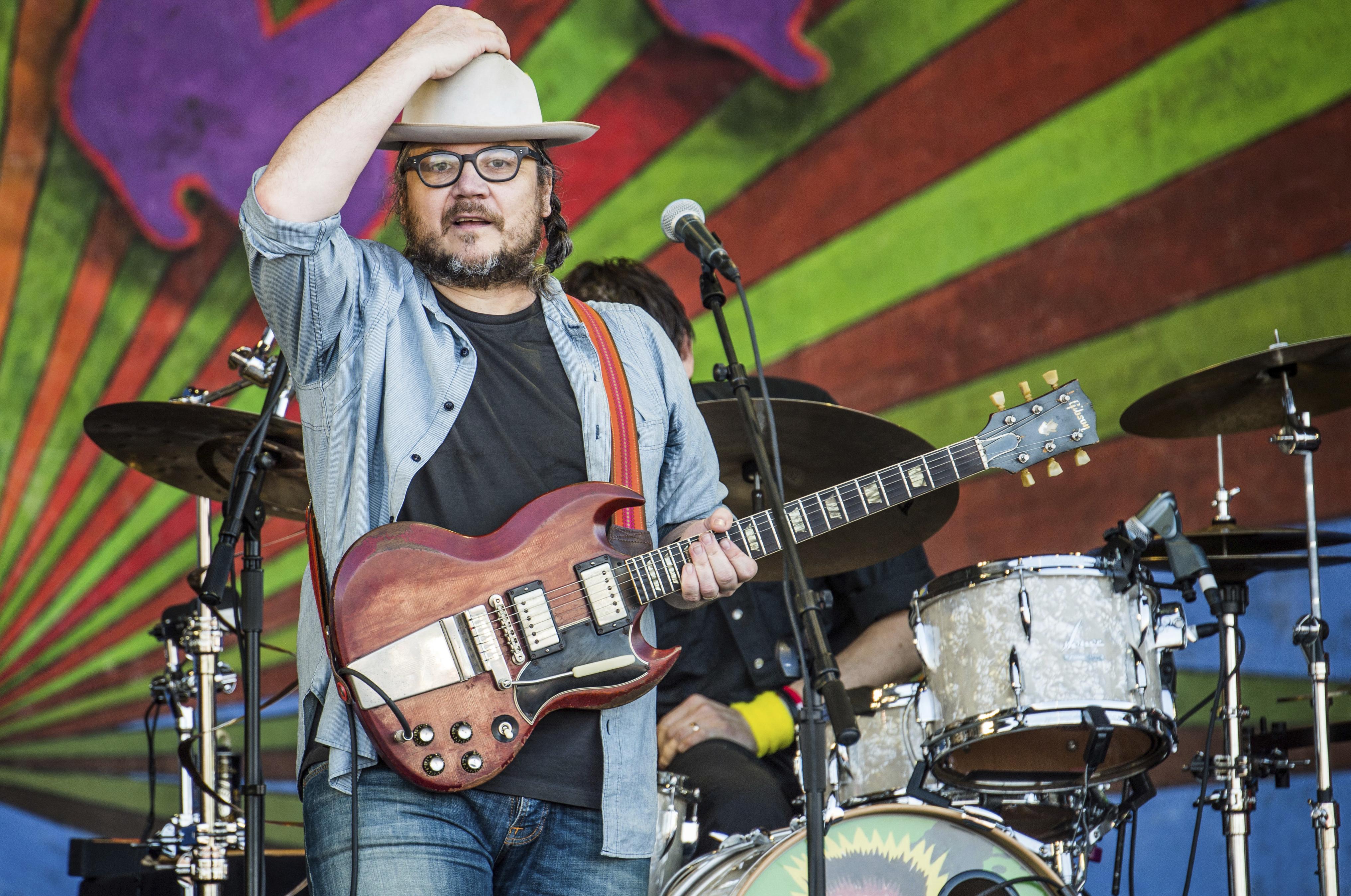 1011726 économiseurs d'écran et fonds d'écran Jeff Tweedy sur votre téléphone. Téléchargez  images gratuitement