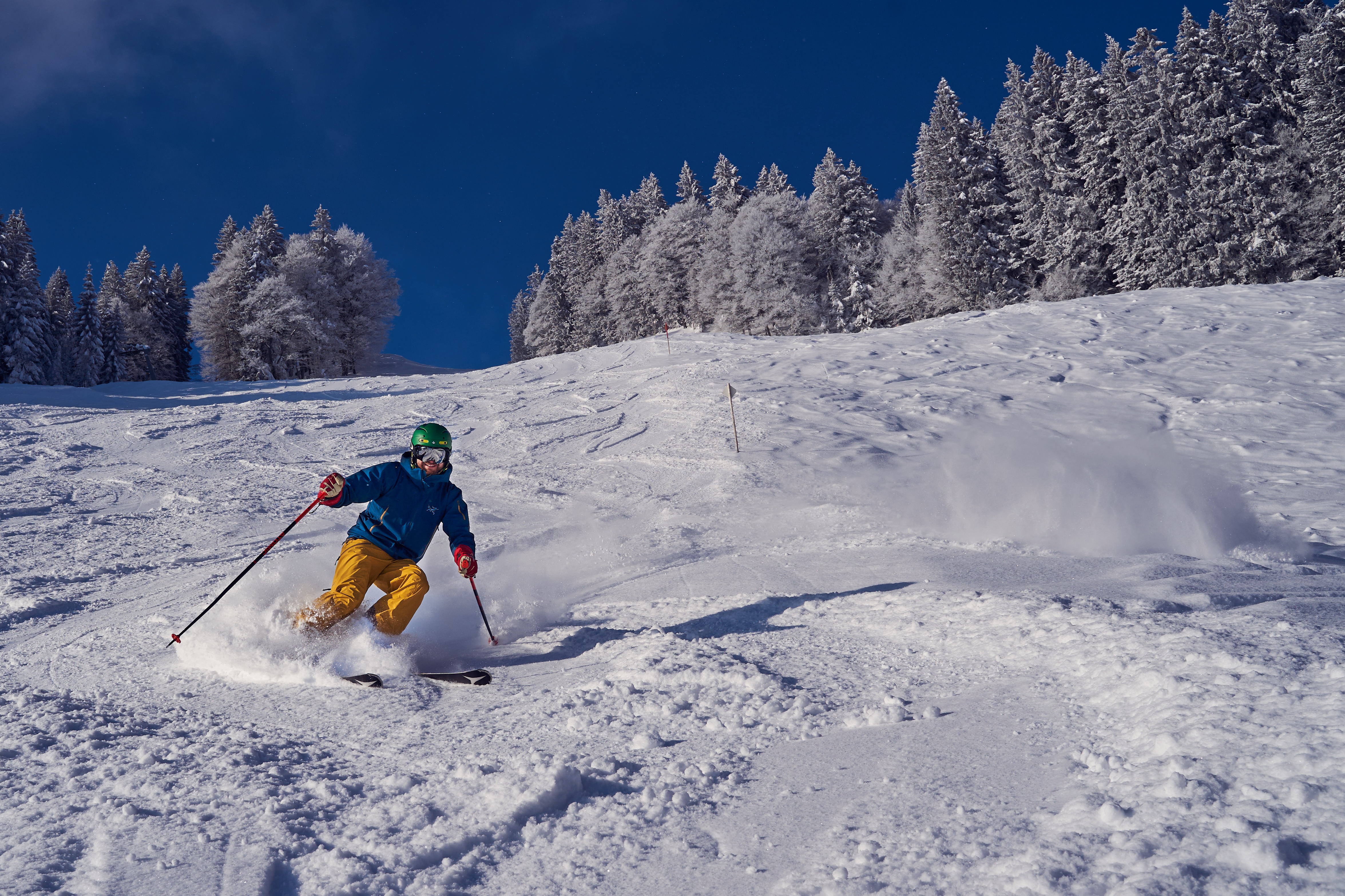 Скачать картинку Зима, Виды Спорта, Катание На Лыжах в телефон бесплатно.