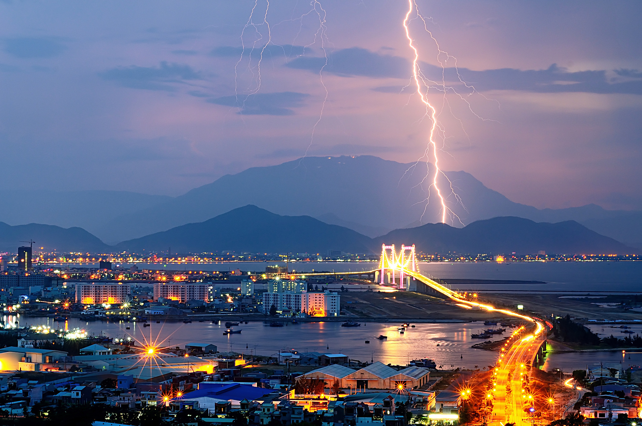 Laden Sie das Blitz, Gebäude, Brücke, Fotografie, Danang-Bild kostenlos auf Ihren PC-Desktop herunter