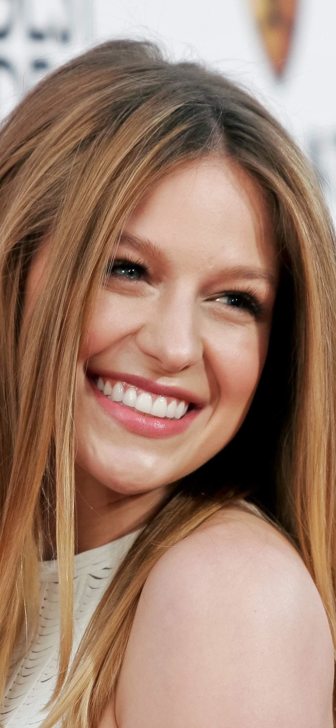 Handy-Wallpaper Lächeln, Blond, Gesicht, Amerikanisch, Blondinen, Berühmtheiten, Darstellerin, Melissa Benoist kostenlos herunterladen.