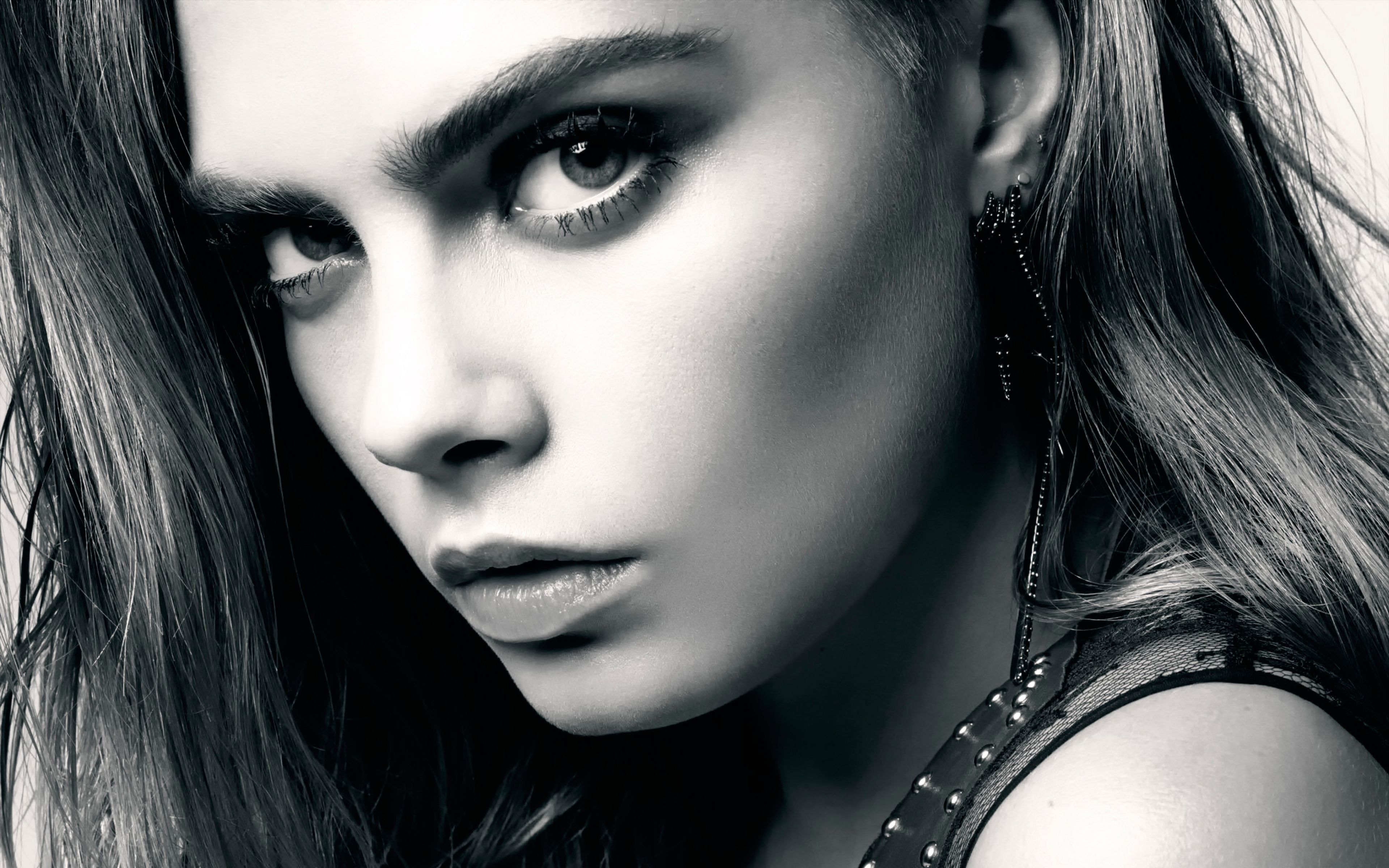 Téléchargez gratuitement l'image Modèle, Fermer, Monochrome, Anglais, Visage, Célébrités, Actrice, Cara Delevingne sur le bureau de votre PC