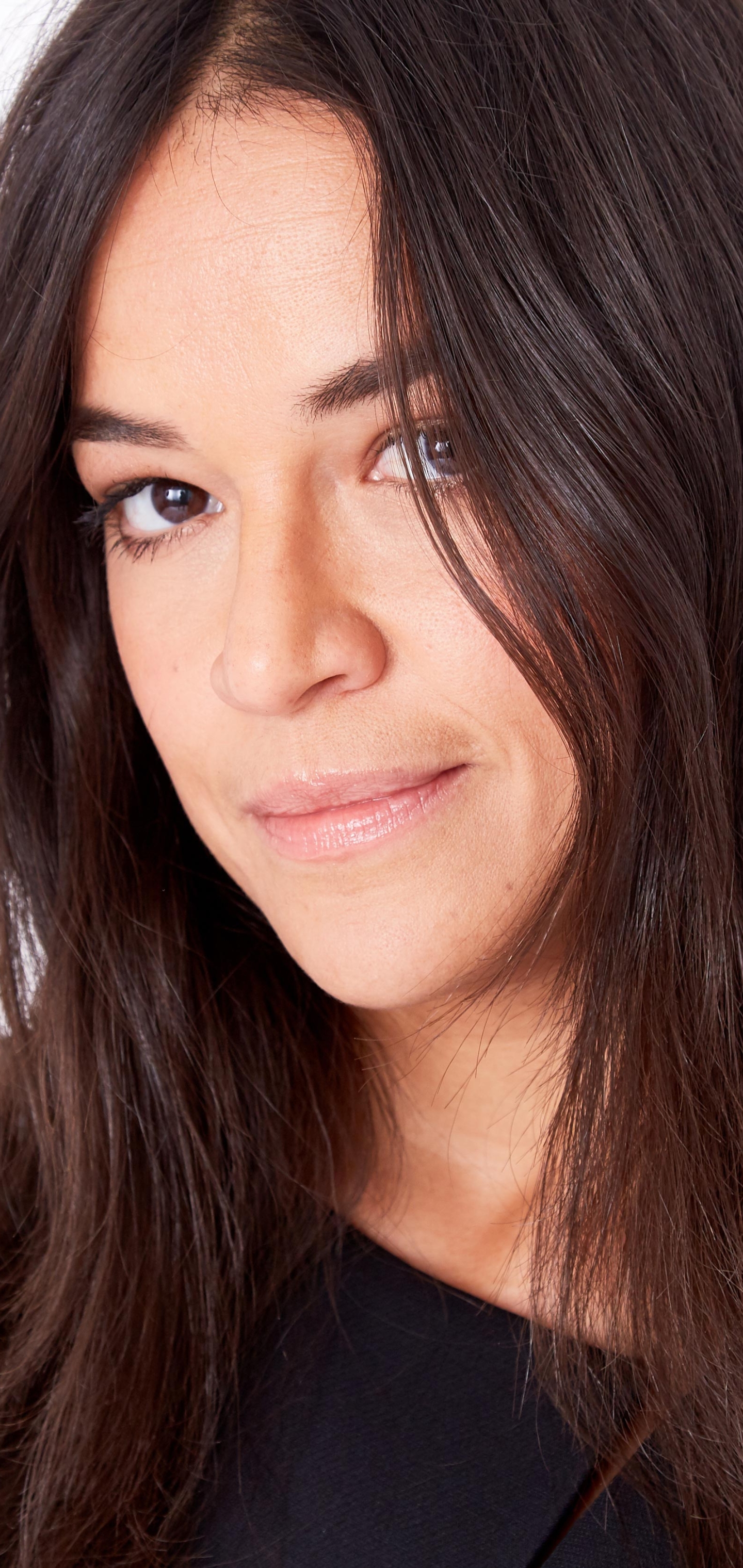 Download mobile wallpaper Face, Brunette, American, Celebrity, Brown Eyes, Actress, Michelle Rodriguez for free.