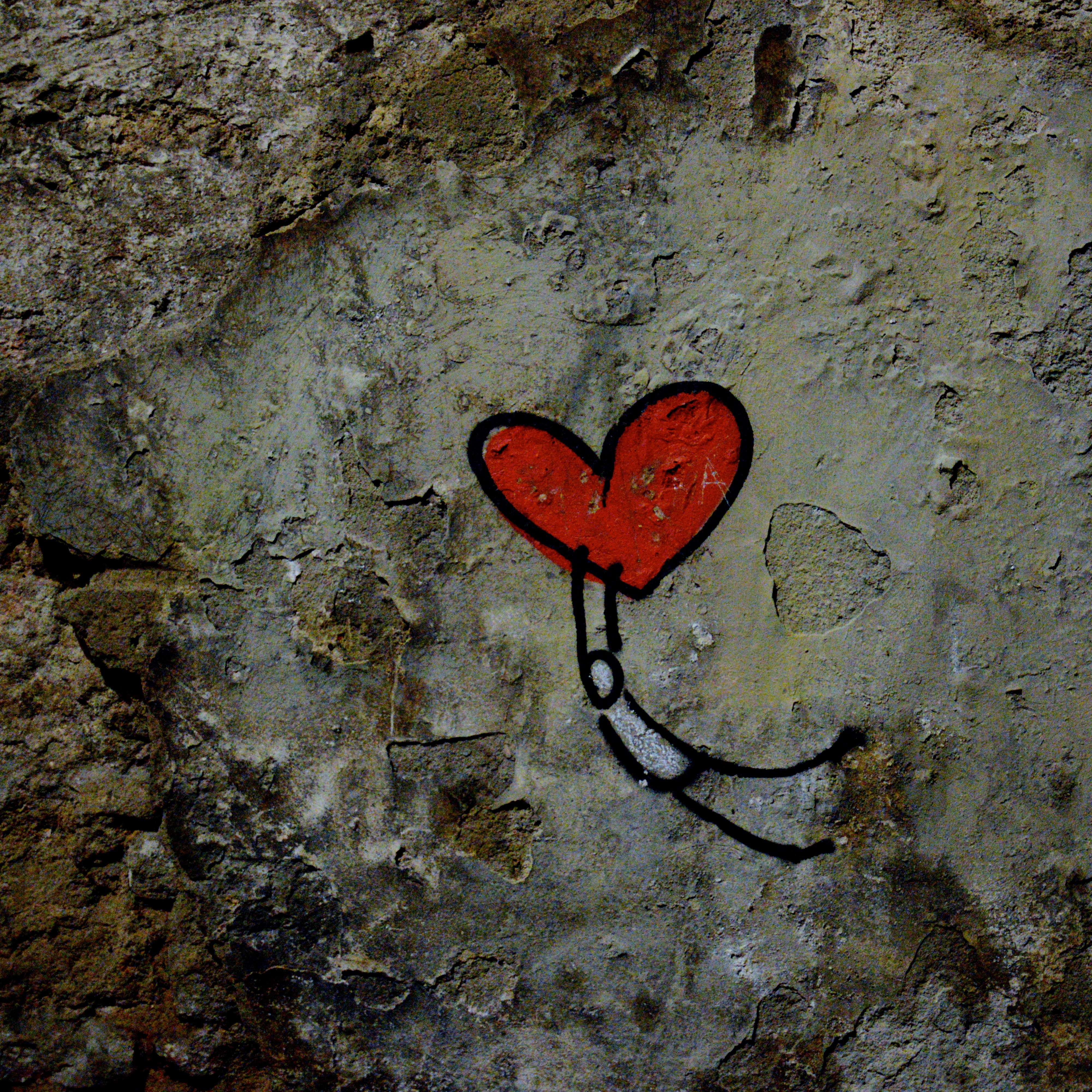 102129 baixar papel de parede amor, muro, parede, um coração, coração, graffiti, pichação, arte de rua - protetores de tela e imagens gratuitamente