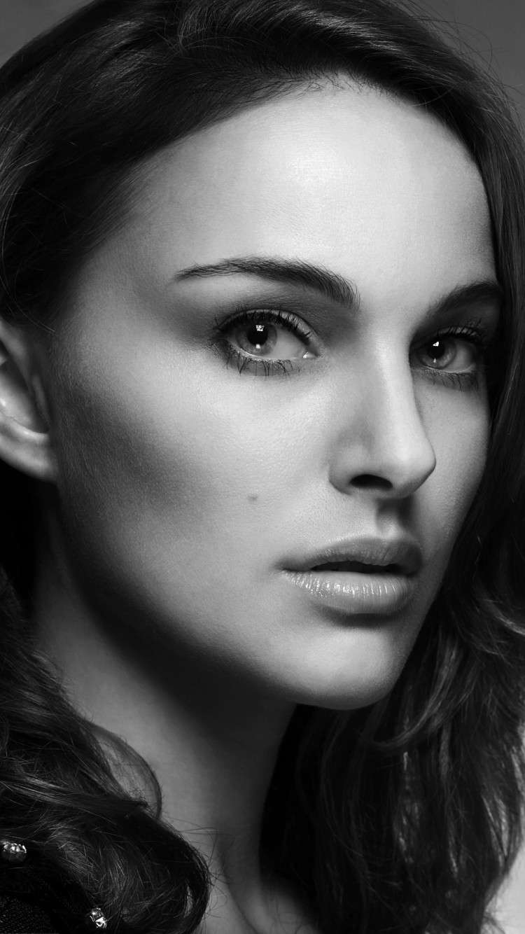 Download mobile wallpaper Natalie Portman, Face, American, Celebrity, Black & White, Actress for free.