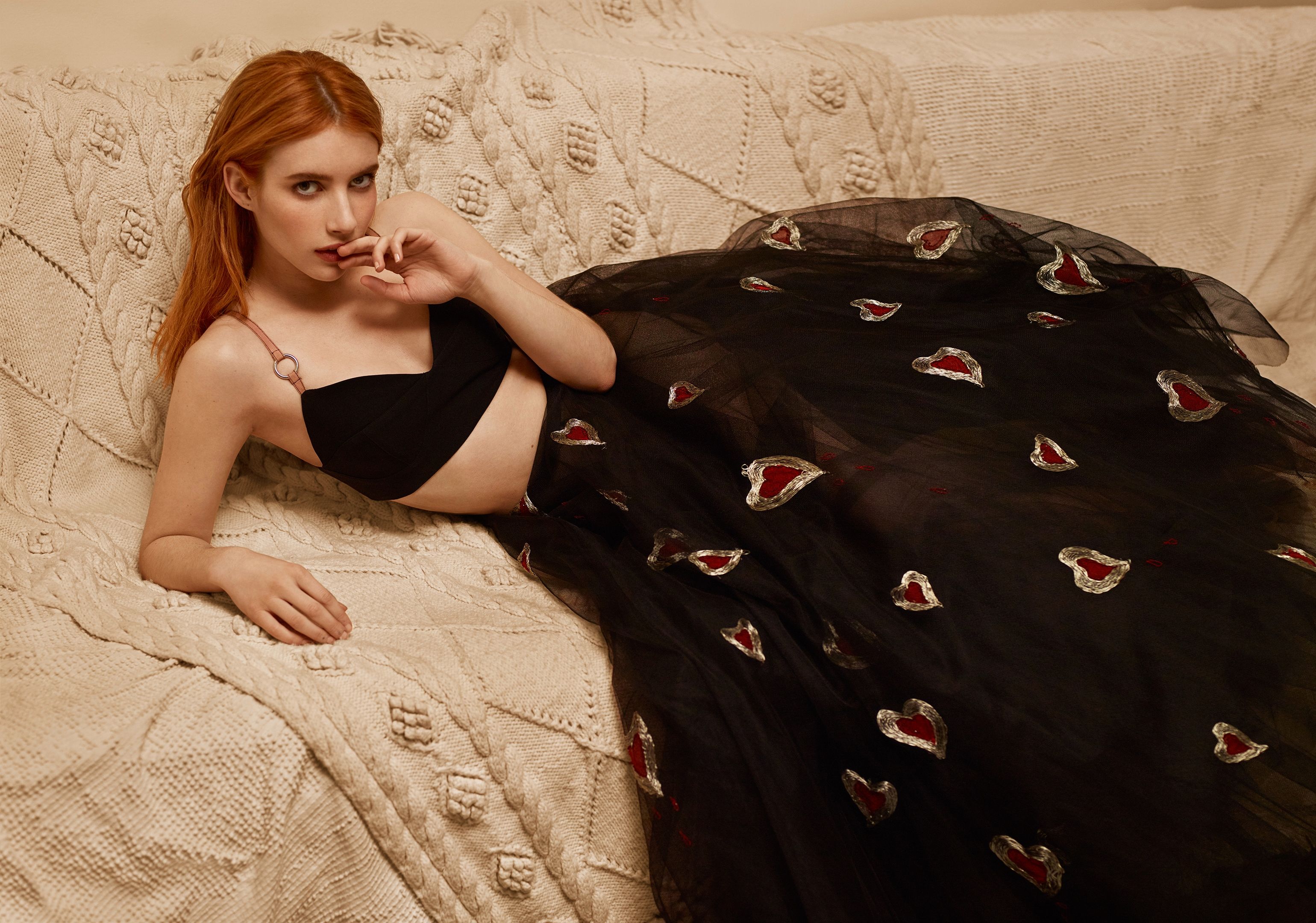 Free download wallpaper Redhead, Celebrity, Actress, Lying Down, Emma Roberts on your PC desktop