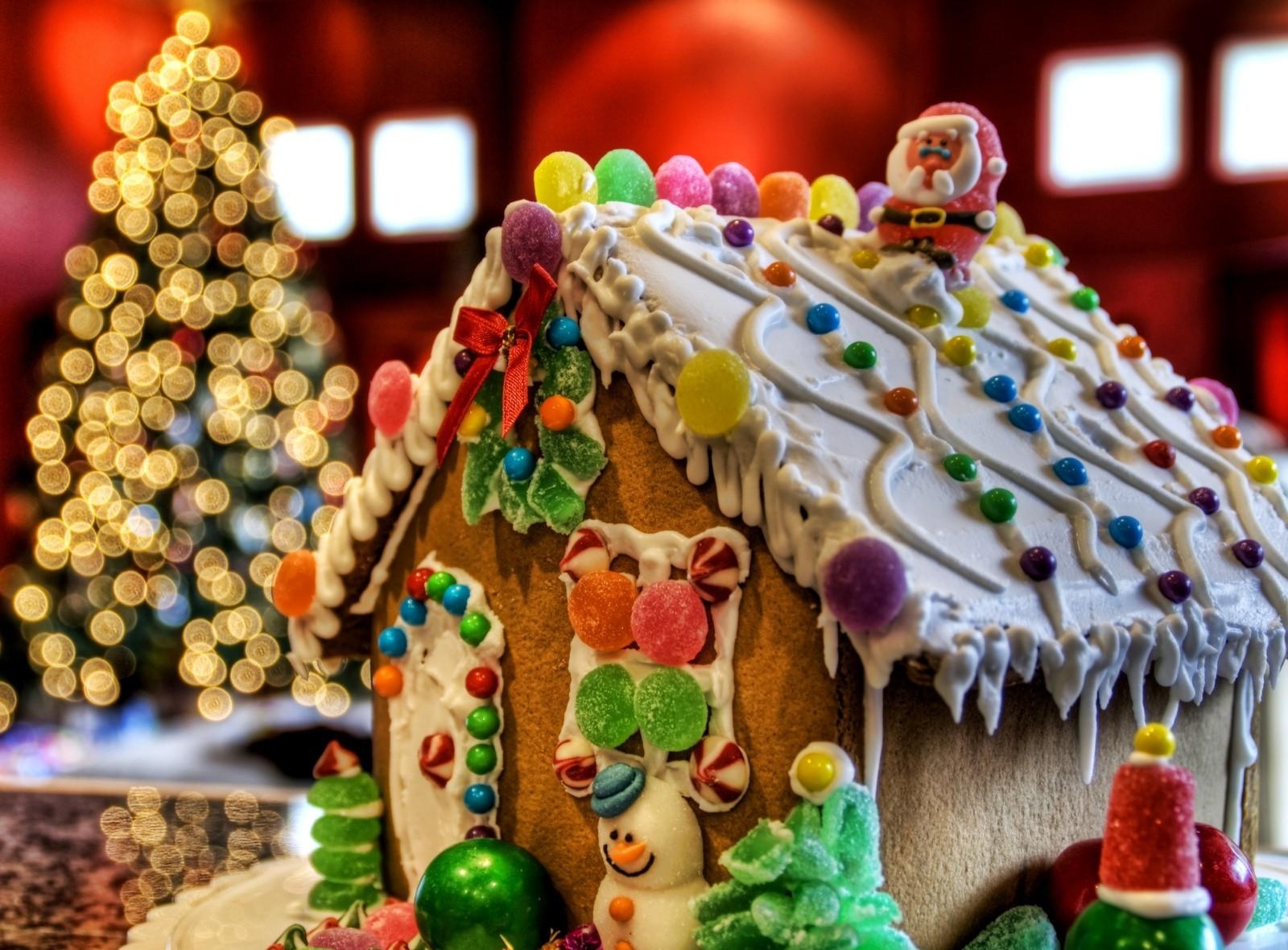 Laden Sie das Haus, Süßigkeiten, Festliches Vergnügen, Festlicher Leckerbissen, Feiertage, Schneemann, Weihnachtsmann-Bild kostenlos auf Ihren PC-Desktop herunter