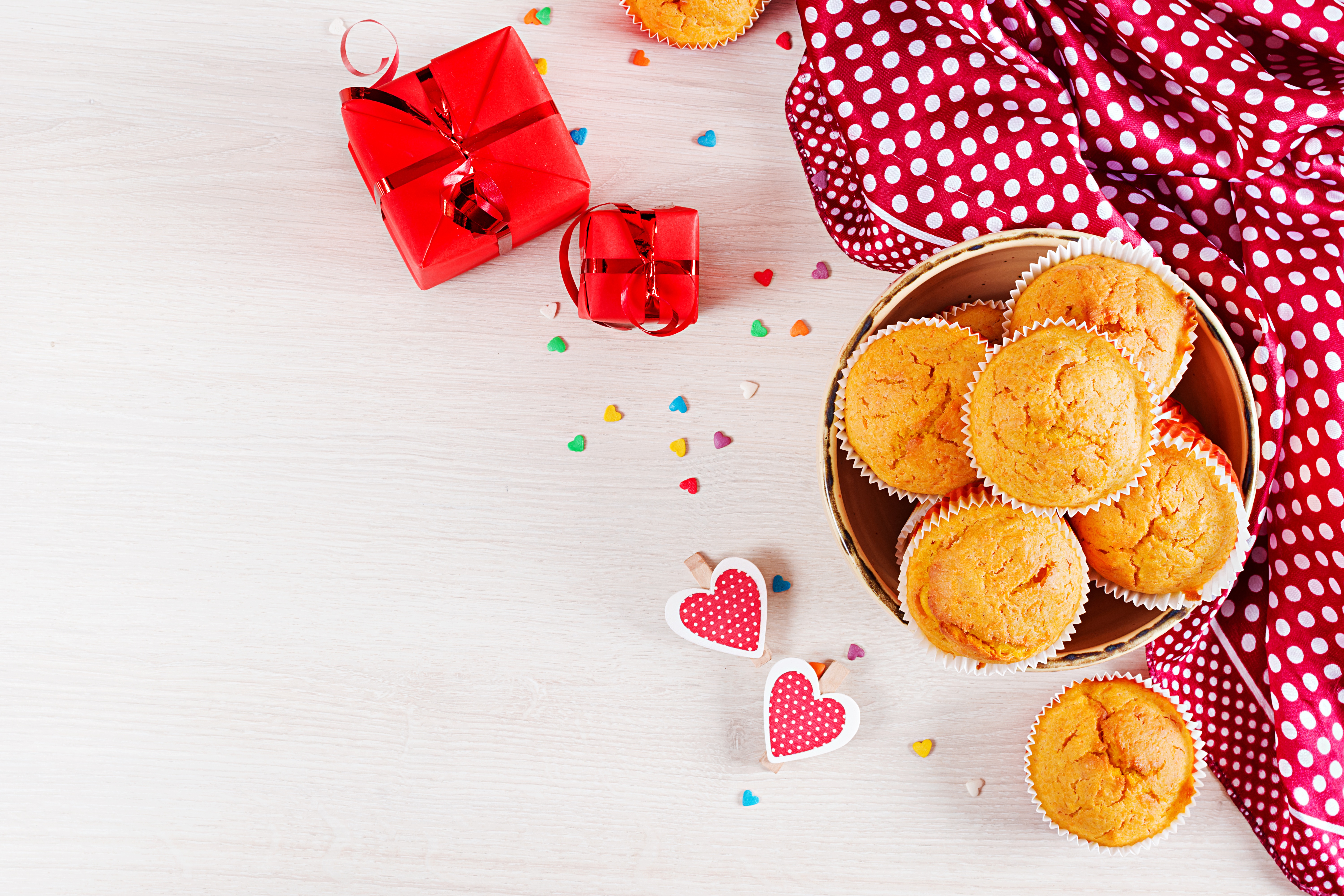 Download mobile wallpaper Food, Still Life, Gift, Cupcake for free.