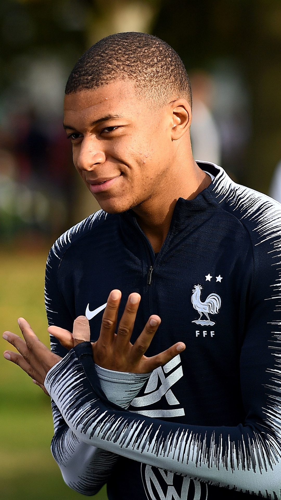 Download mobile wallpaper Sports, Soccer, French, Kylian Mbappé for free.