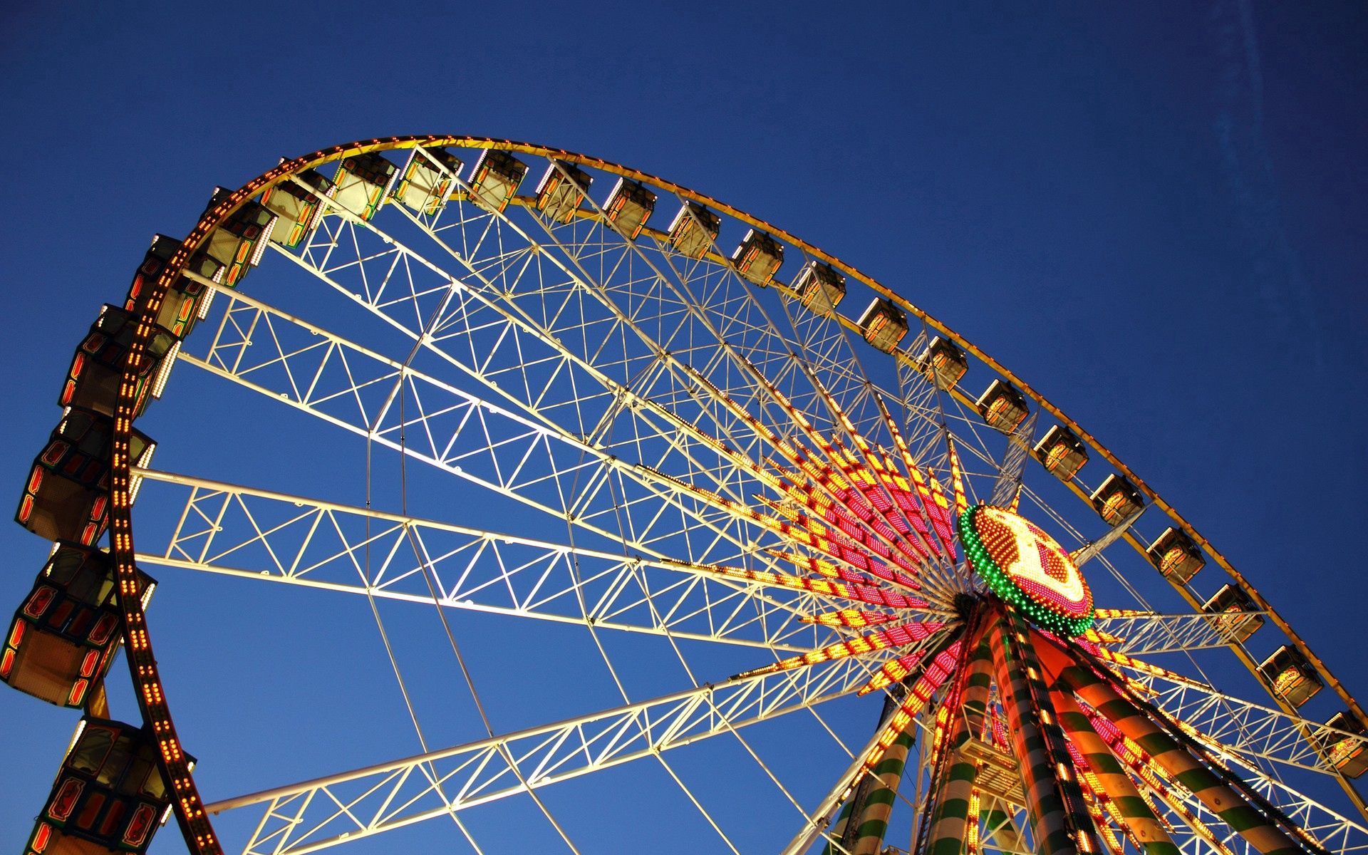 Скачать обои Ferris Wheel на телефон бесплатно