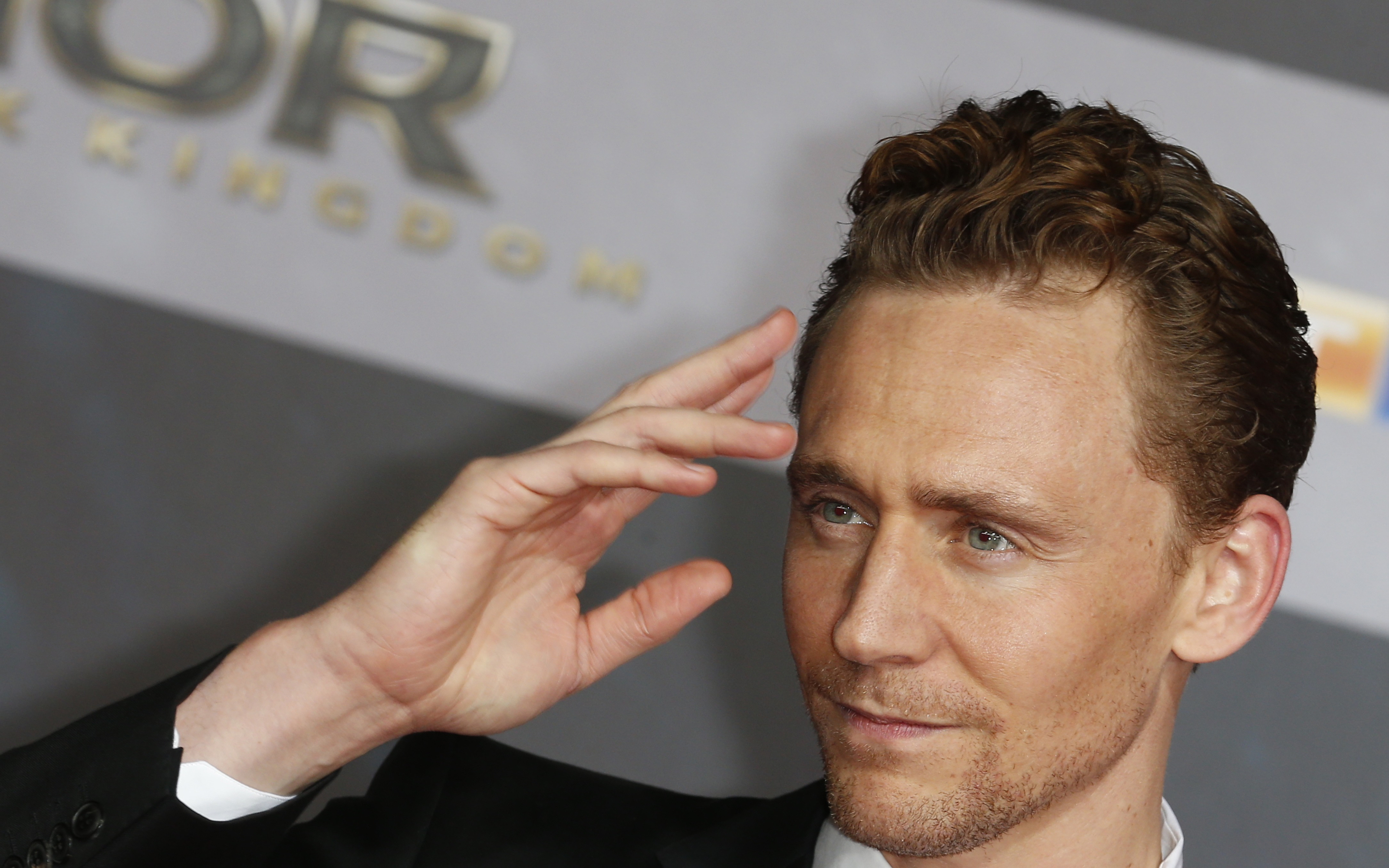 Laden Sie das Schauspieler, Englisch, Berühmtheiten, Tom Hiddleston-Bild kostenlos auf Ihren PC-Desktop herunter