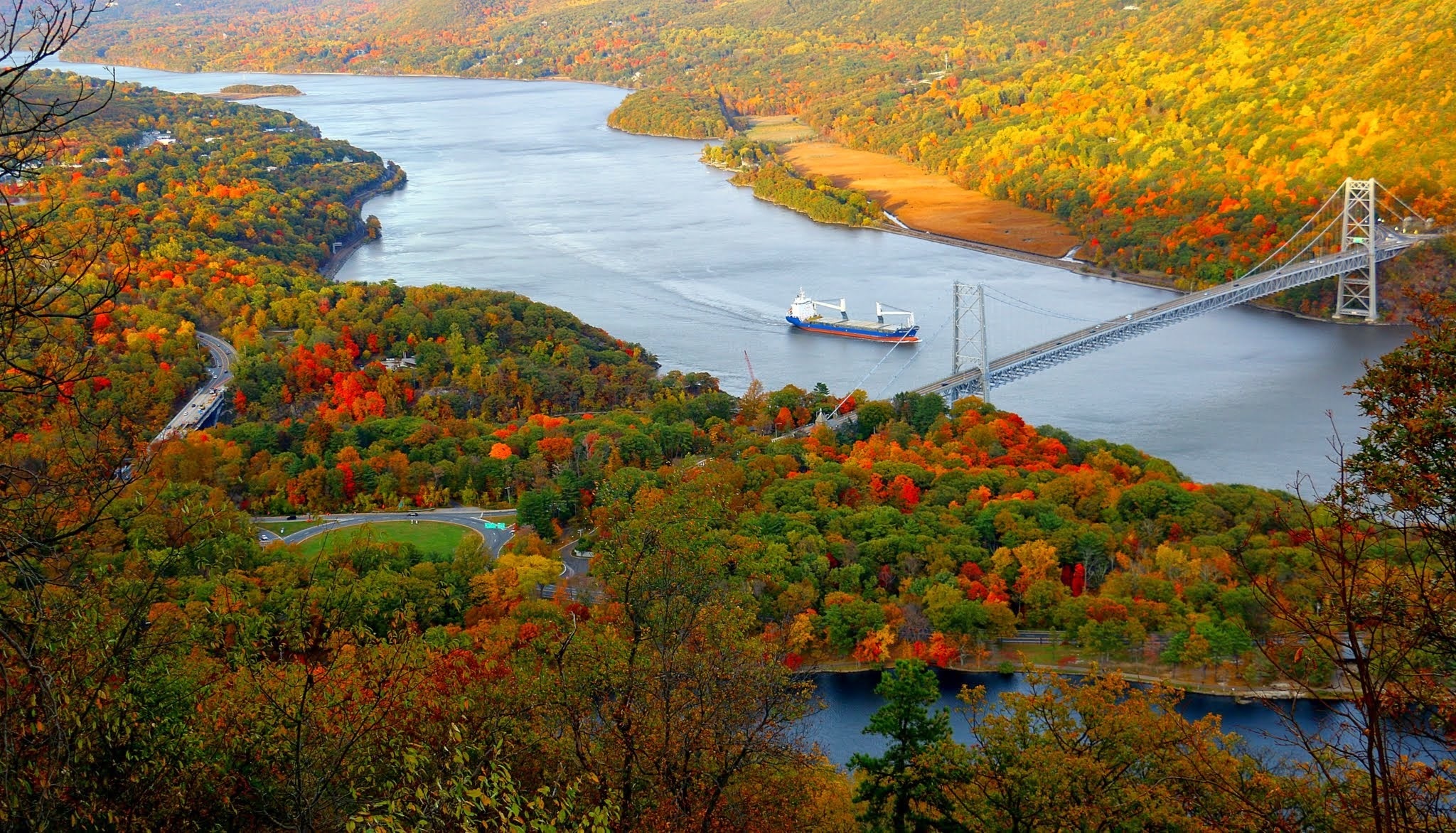 無料モバイル壁紙ブリッジ, 自然, 橋, 木, 輸送する, 船, 秋をダウンロードします。
