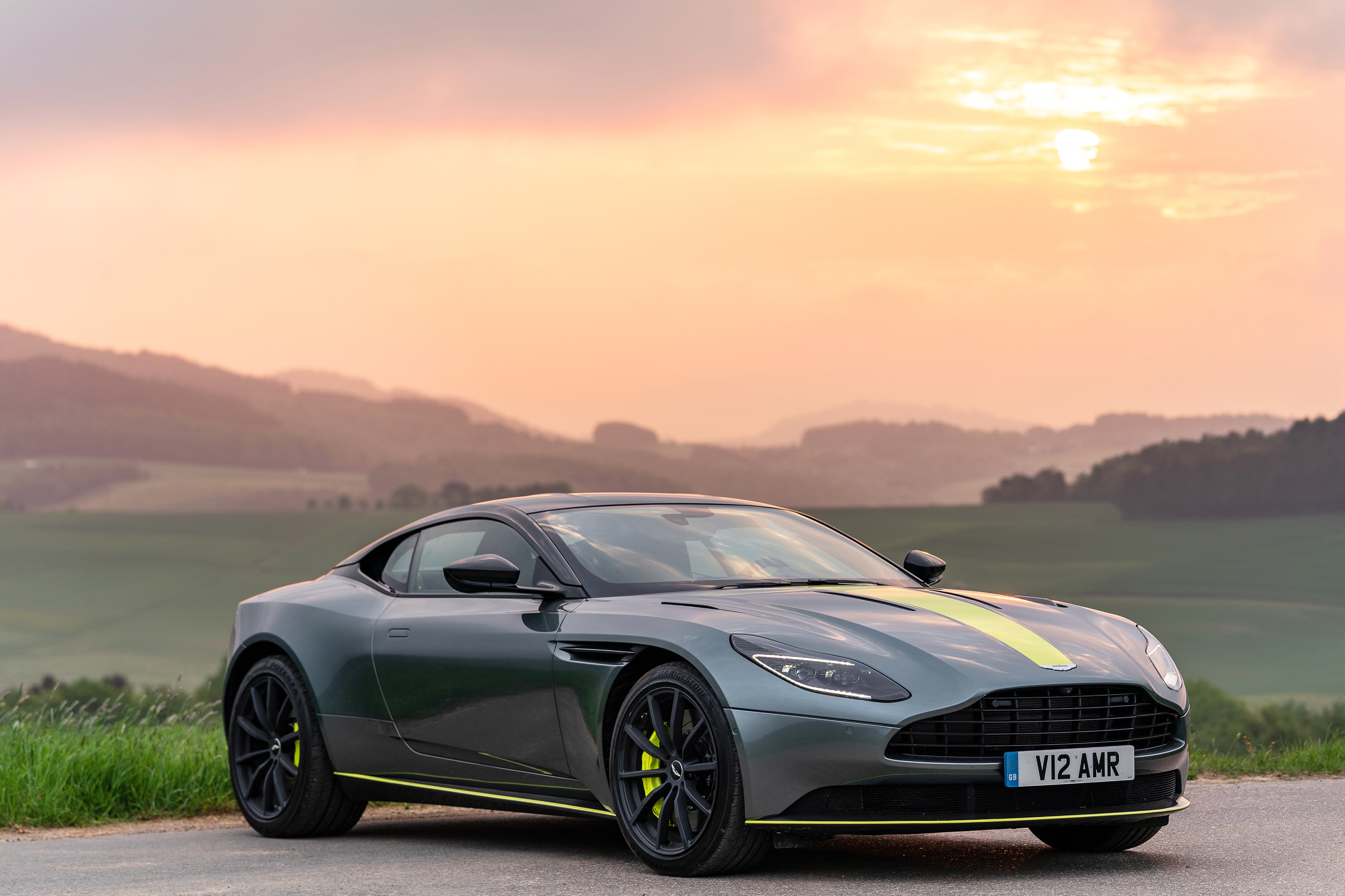 Скачать обои Aston Martin Db11 Amr Signature Edition на телефон бесплатно