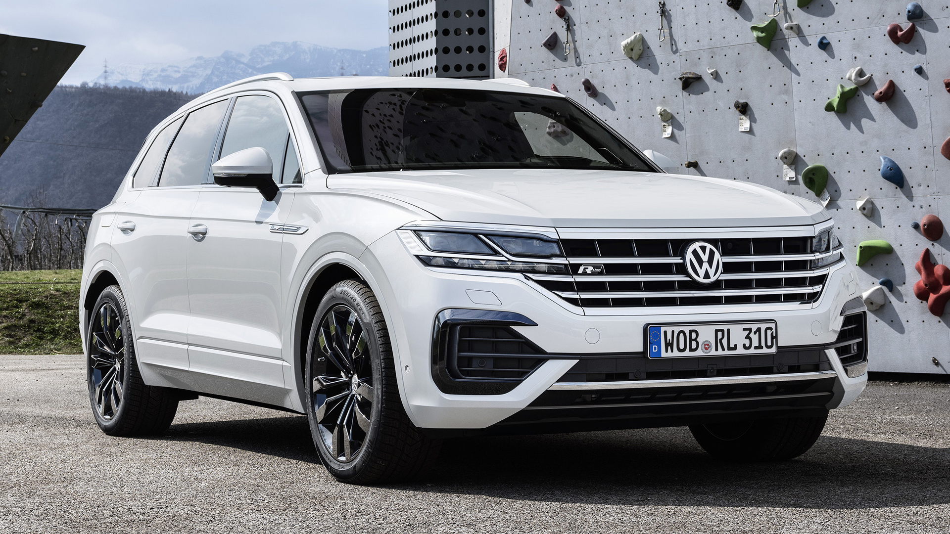 Download mobile wallpaper Volkswagen, Car, Suv, Vehicles, White Car, Crossover Car, Volkswagen Touareg R Line for free.