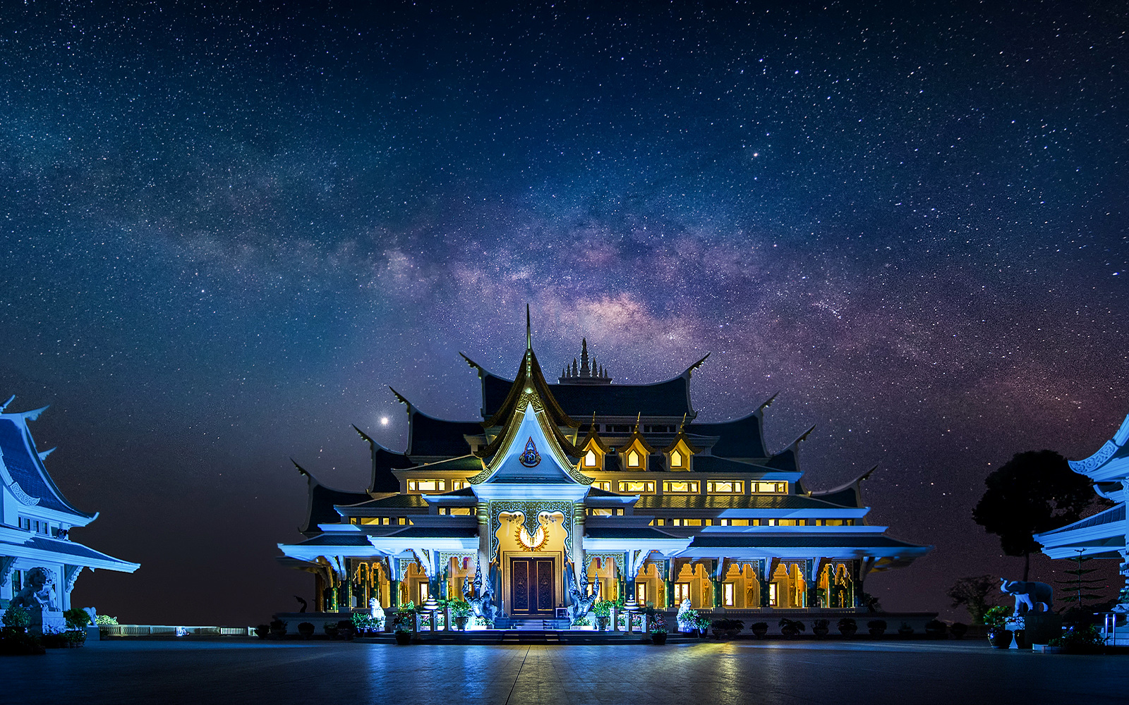 Free download wallpaper Sky, Stars, Night, Building, Starry Sky, Earth, Milky Way, Sci Fi, Thailand on your PC desktop
