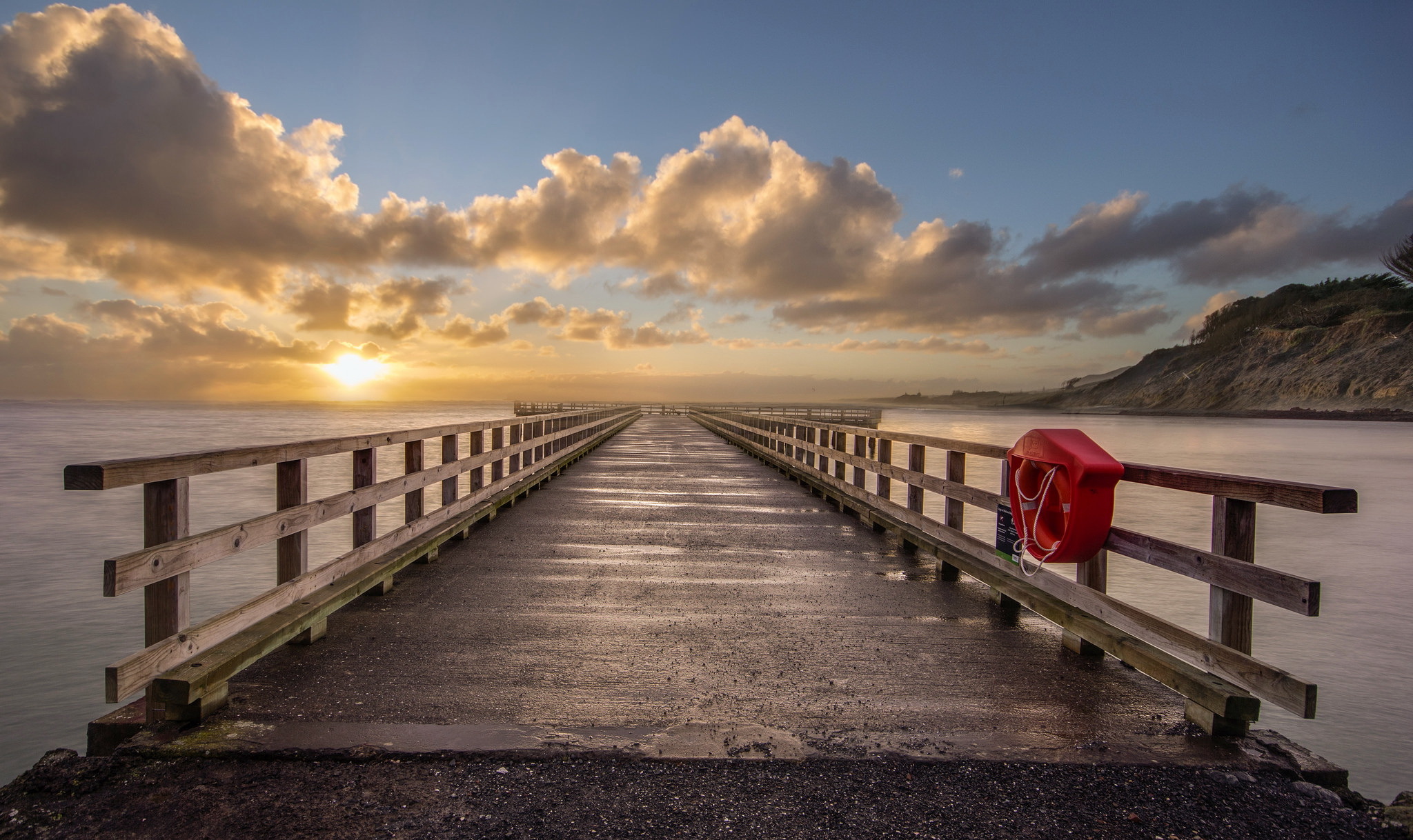 Handy-Wallpaper Horizont, Seebrücke, Sonnenaufgang, Wolke, Himmel, Menschengemacht kostenlos herunterladen.