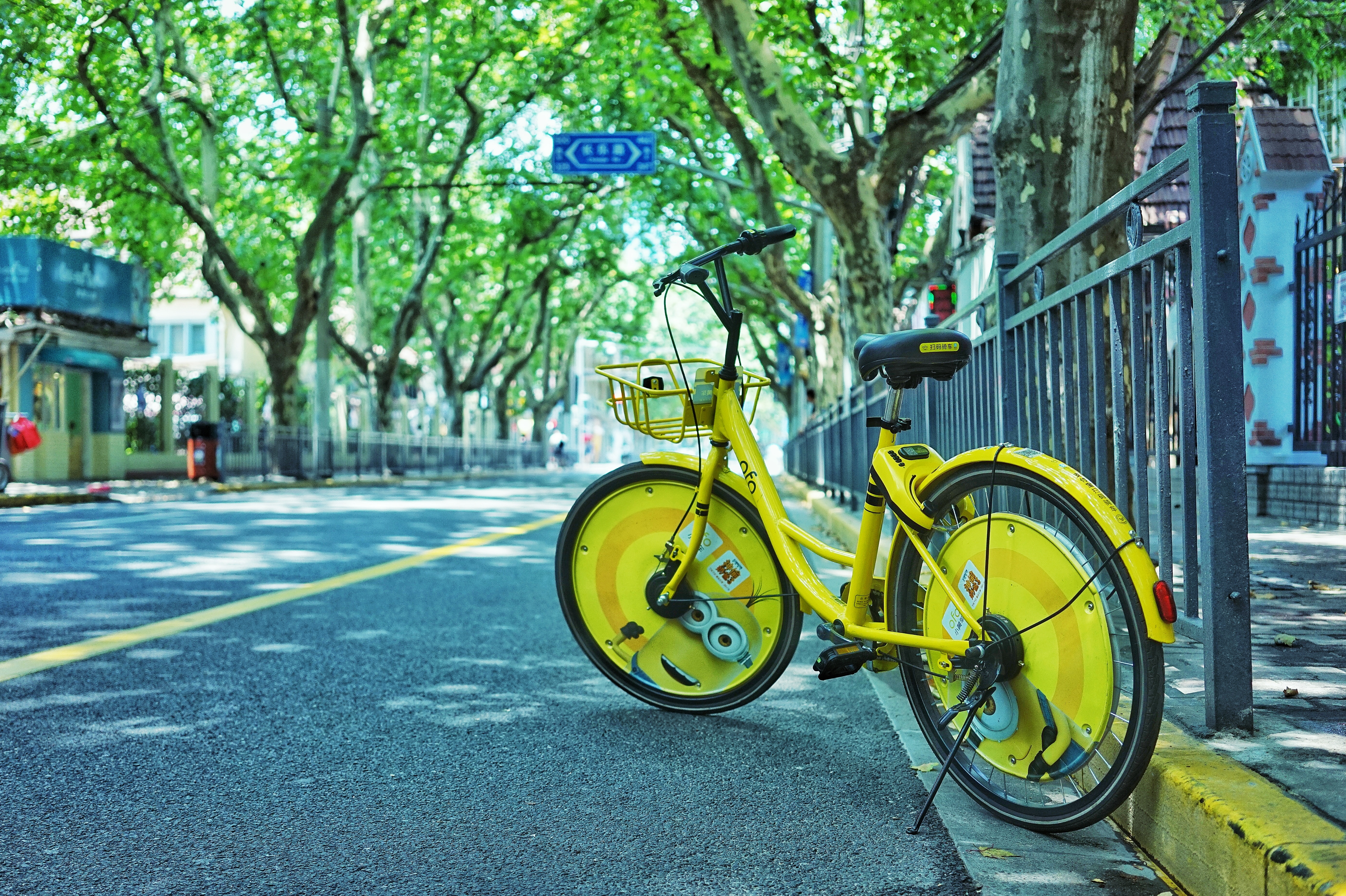 Скачать обои бесплатно Улица, Желтый, Разное, Велосипед картинка на рабочий стол ПК