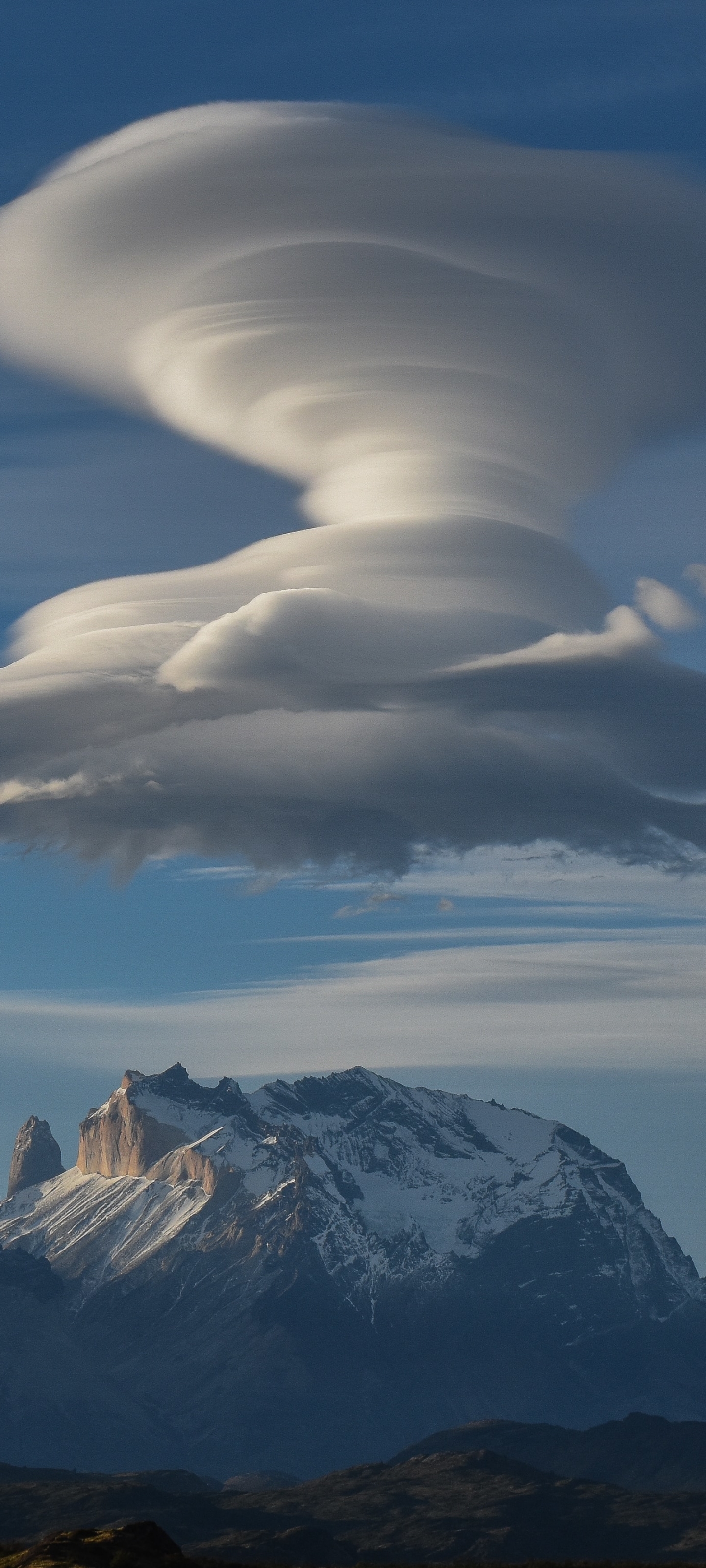 Handy-Wallpaper Berg, Gebirge, Wolke, Chile, Patagonien, Berge, Erde/natur, Nationalpark Torres Del Paine kostenlos herunterladen.