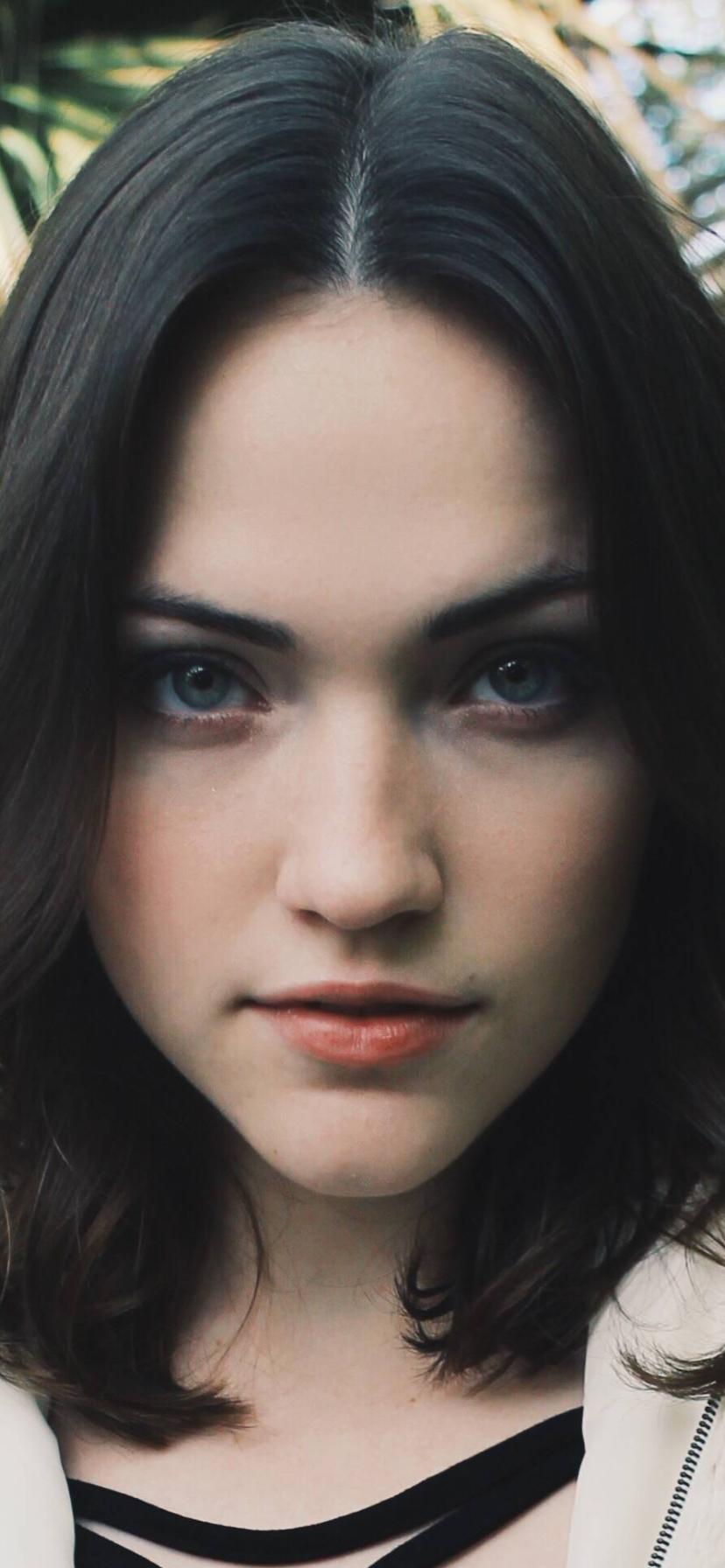 Download mobile wallpaper Face, Brunette, Blue Eyes, American, Celebrity, Actress, Violett Beane for free.