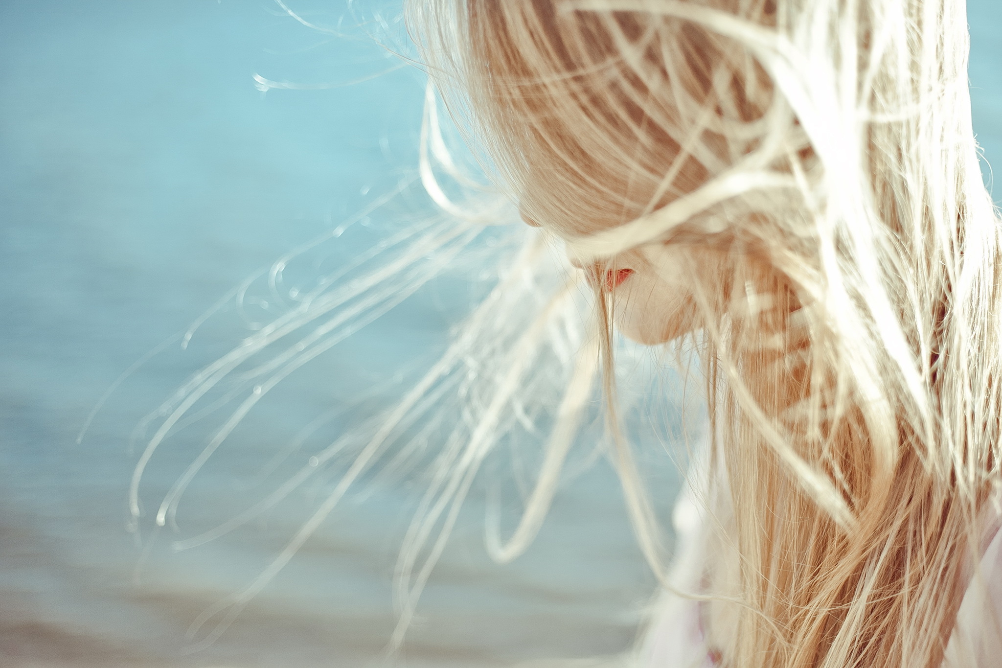 Handy-Wallpaper Haar, Sonnig, Frauen, Blondinen kostenlos herunterladen.