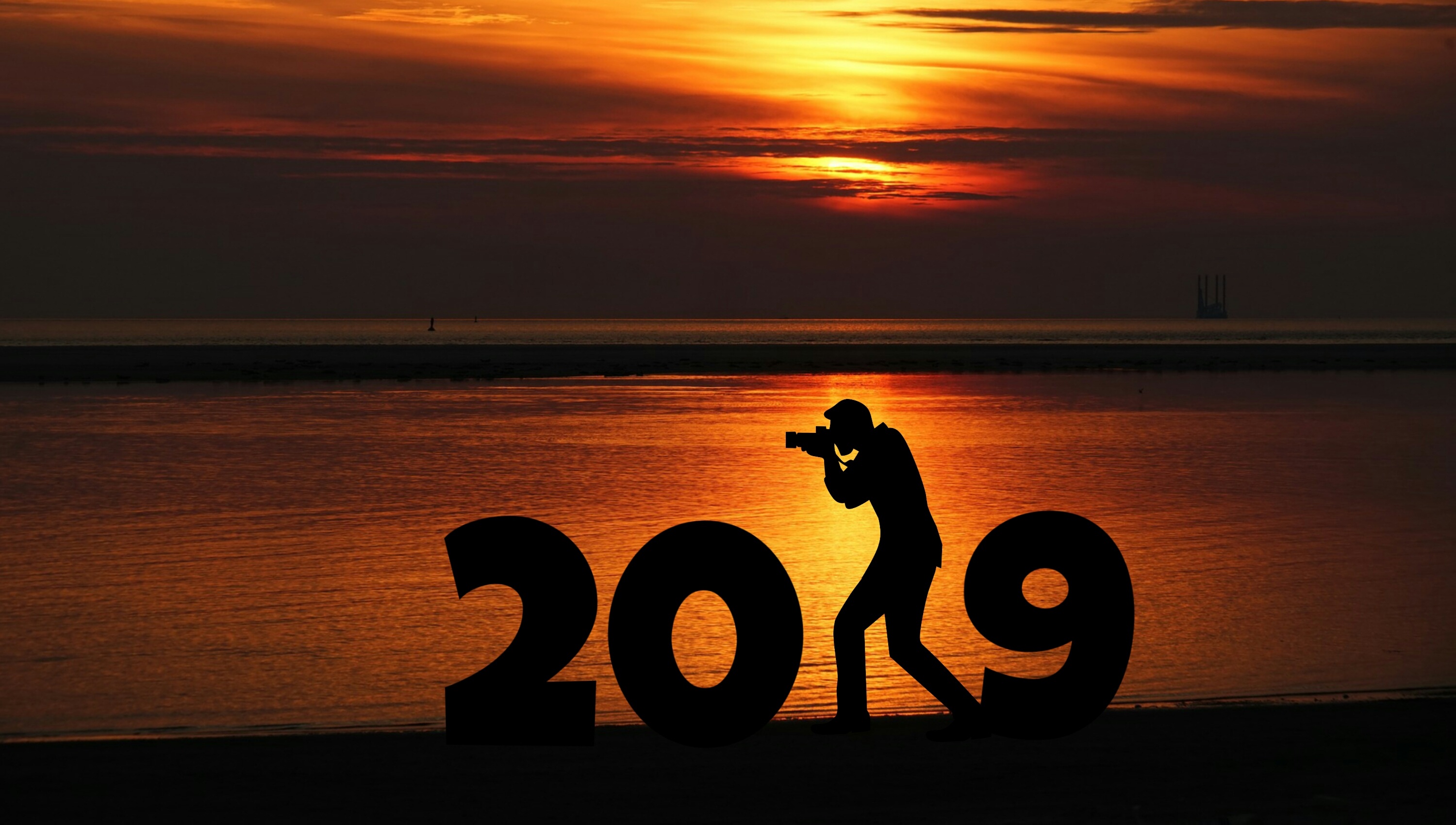 920462 скачать картинку праздничные, новый год 2019, фотограф, море, закат, вода - обои и заставки бесплатно