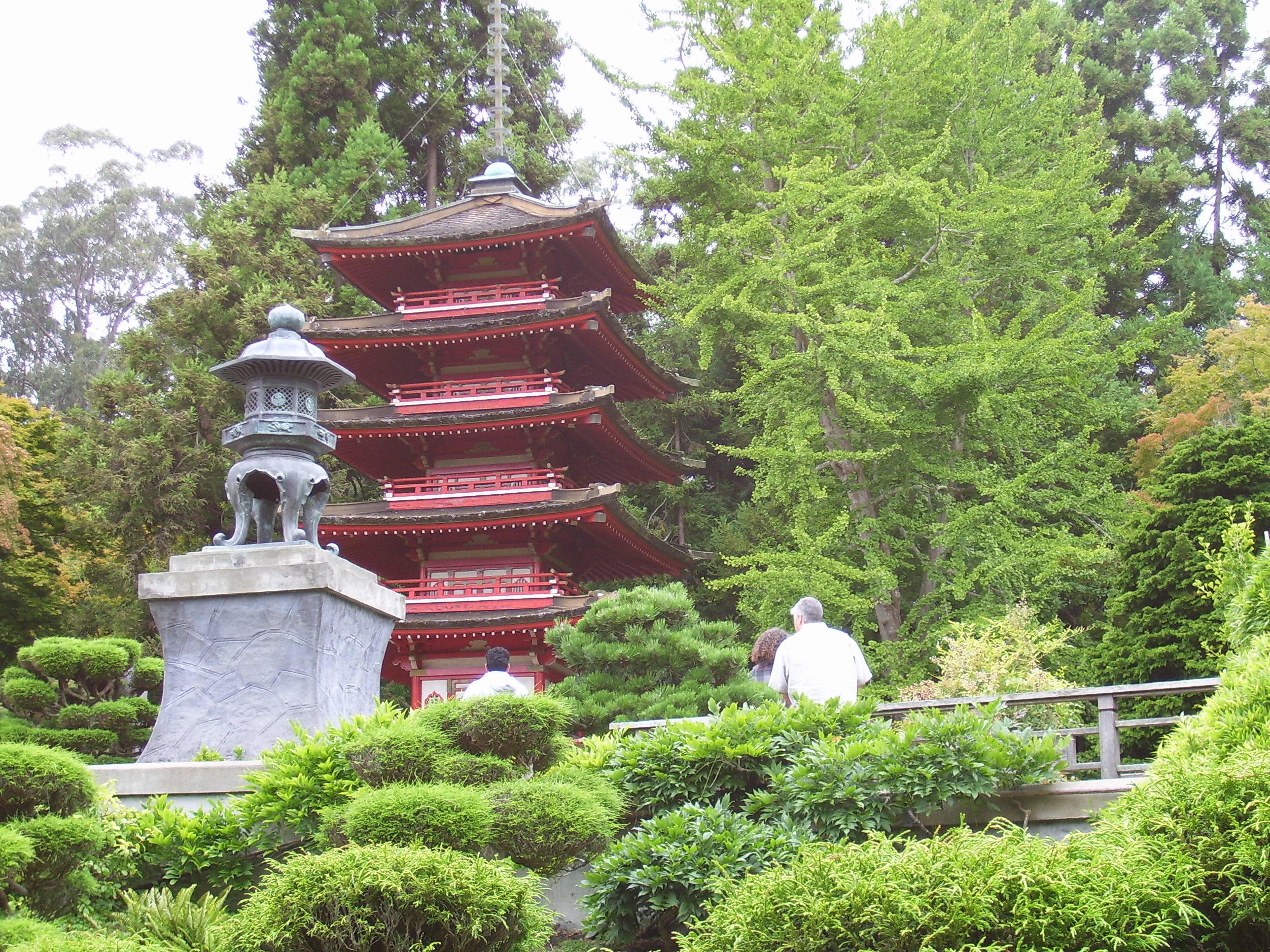 1076262 descargar fondo de pantalla hecho por el hombre, edificio, japonés, templo, árbol: protectores de pantalla e imágenes gratis