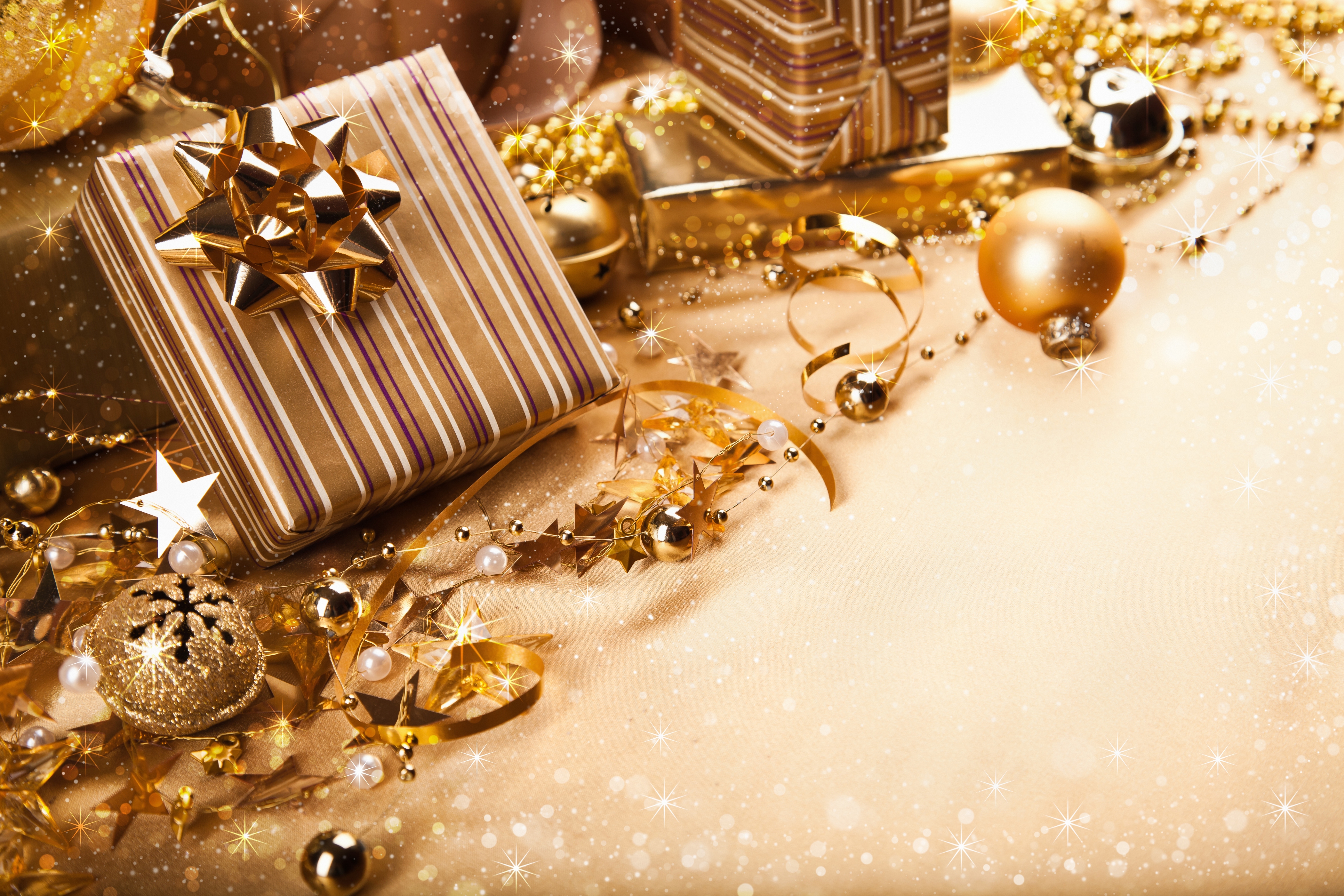 Free download wallpaper Christmas, Holiday, Gift, Christmas Ornaments on your PC desktop