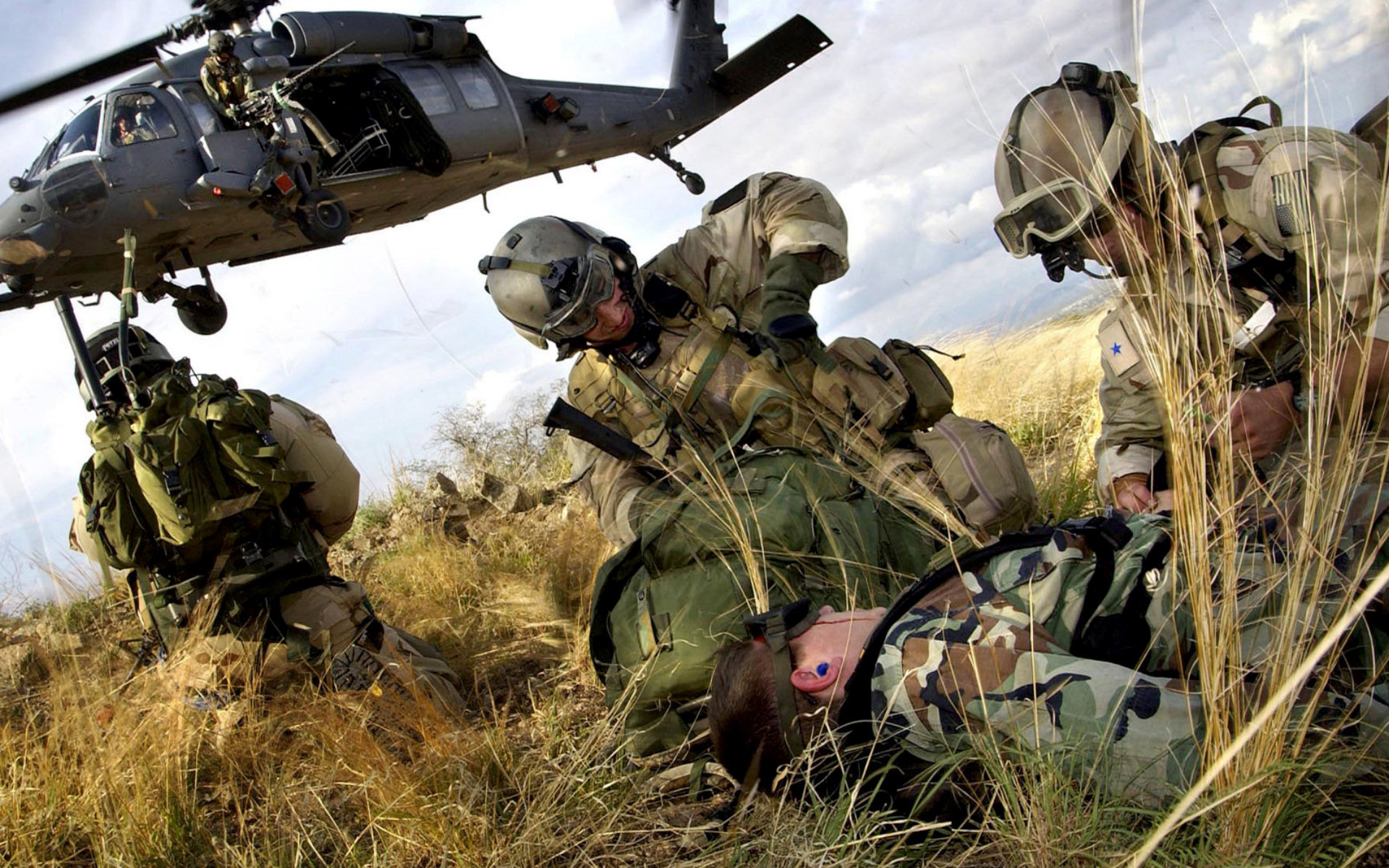 Baixe gratuitamente a imagem Arma, Militar, Soldado, Pistola na área de trabalho do seu PC