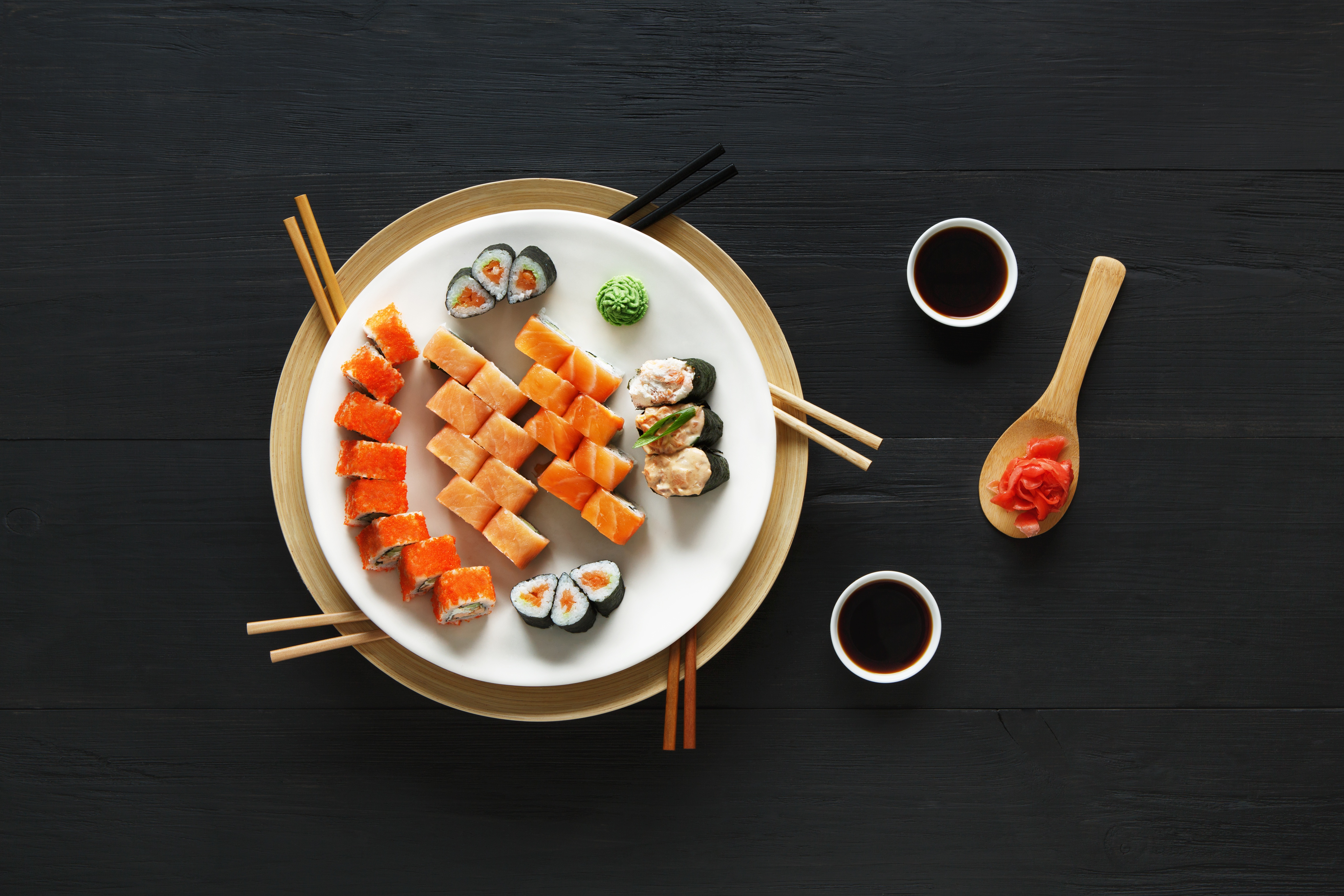 870660 Hintergrundbild herunterladen nahrungsmittel, sushi, fisch, meeresfrüchte, stillleben - Bildschirmschoner und Bilder kostenlos